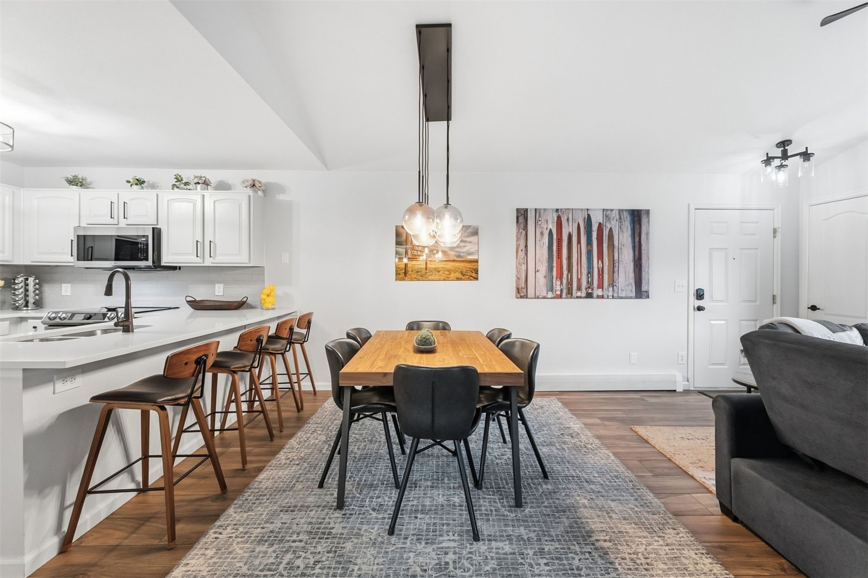 163 Pelican CIRCLE 1206