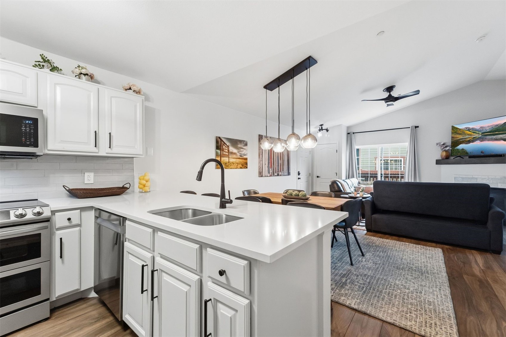 163 Pelican CIRCLE 1206