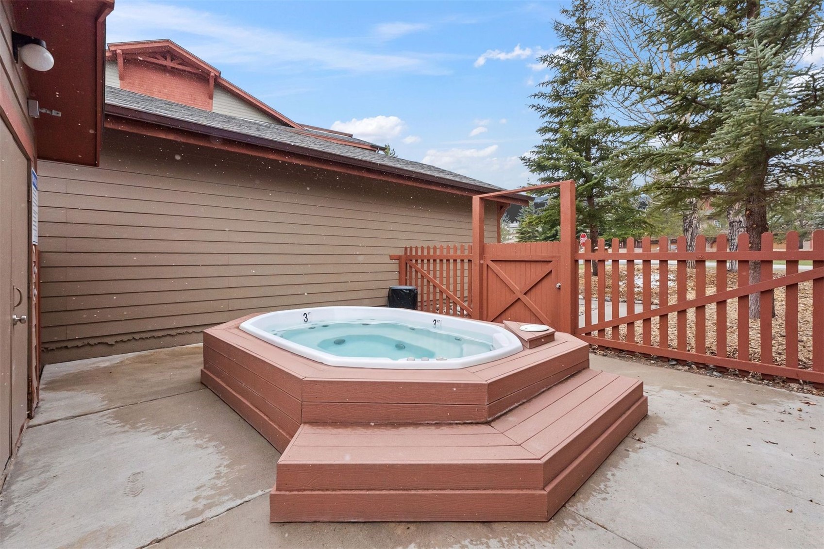 163 Pelican CIRCLE 1206