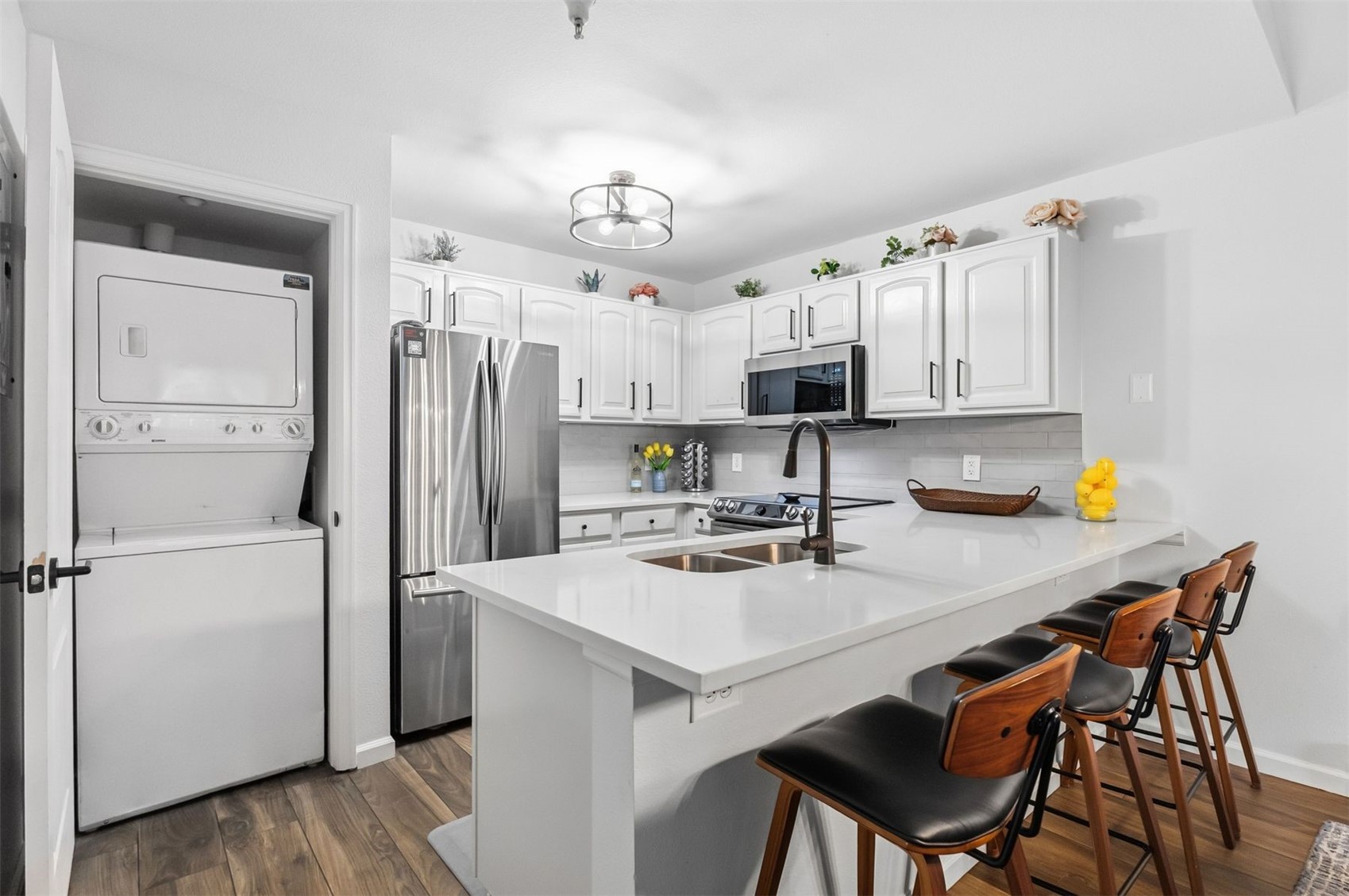 163 Pelican CIRCLE 1206