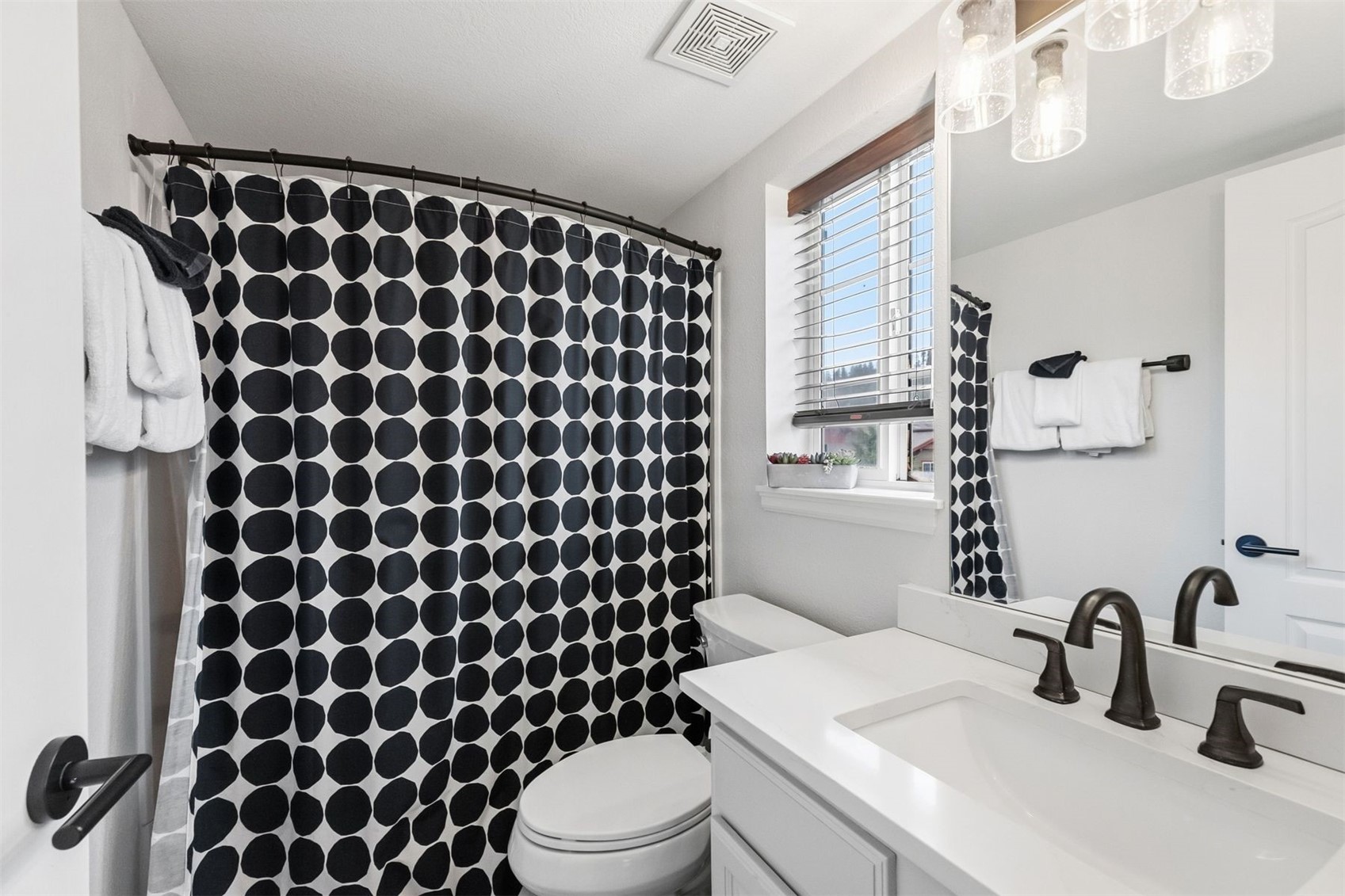 163 Pelican CIRCLE 1206