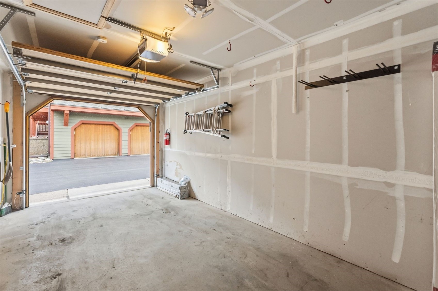 163 Pelican CIRCLE 1206