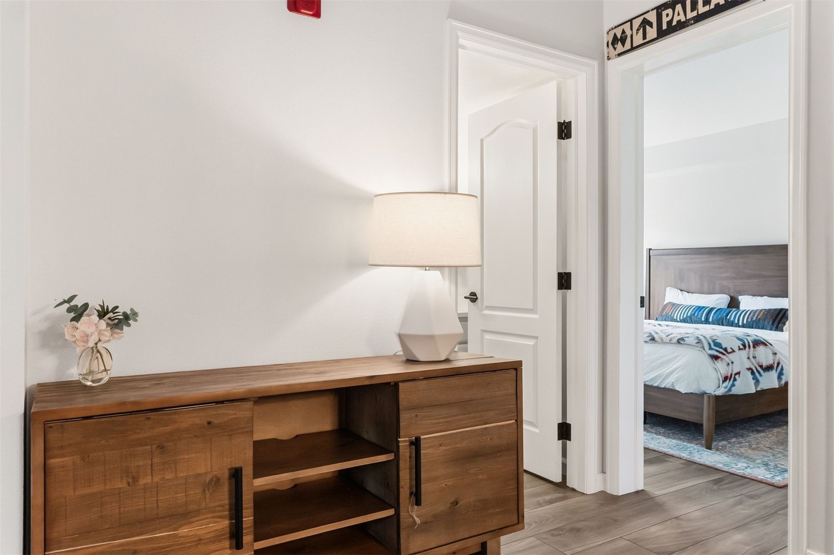 163 Pelican CIRCLE 1206