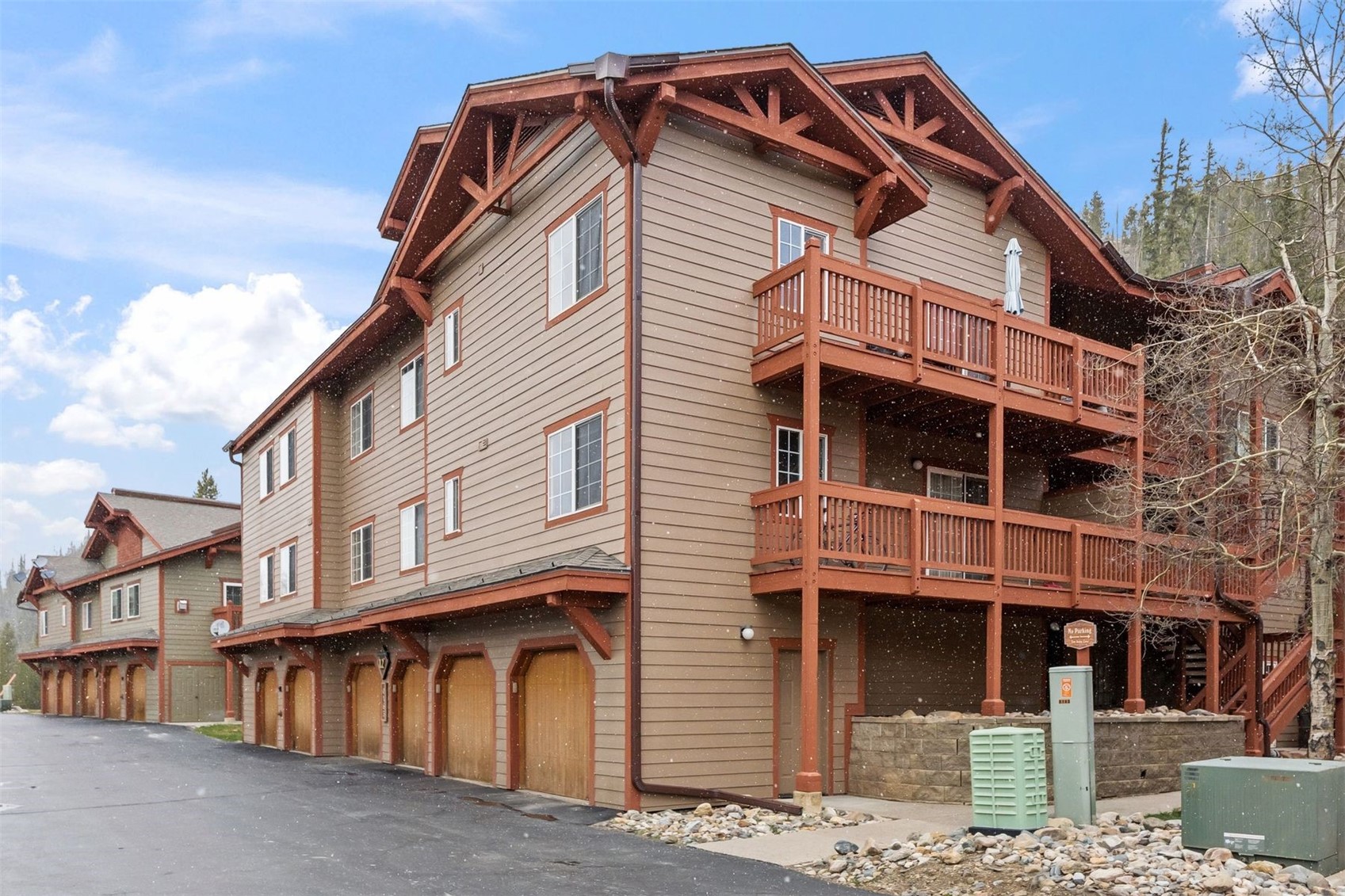 163 Pelican CIRCLE 1206