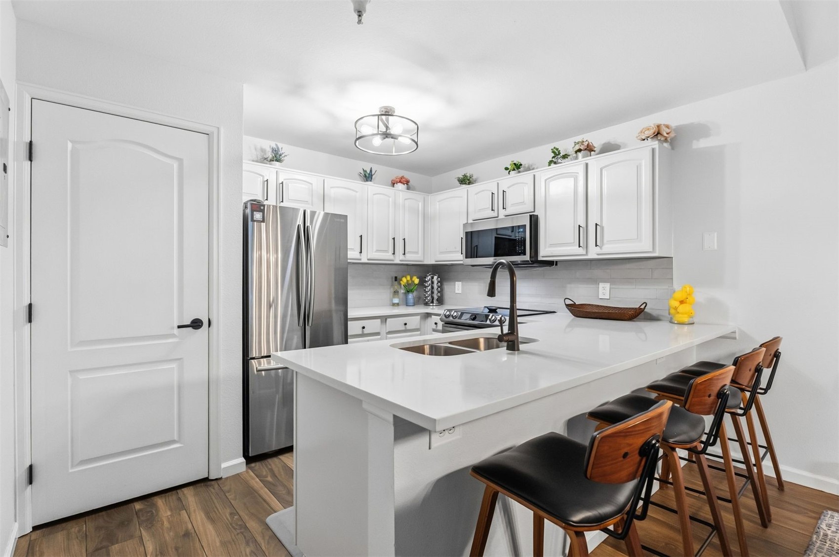 163 Pelican CIRCLE 1206