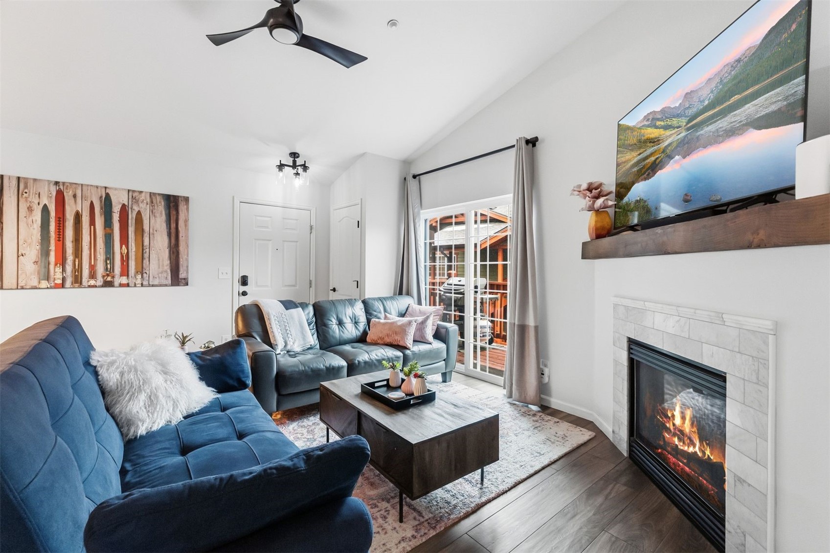 163 Pelican CIRCLE 1206