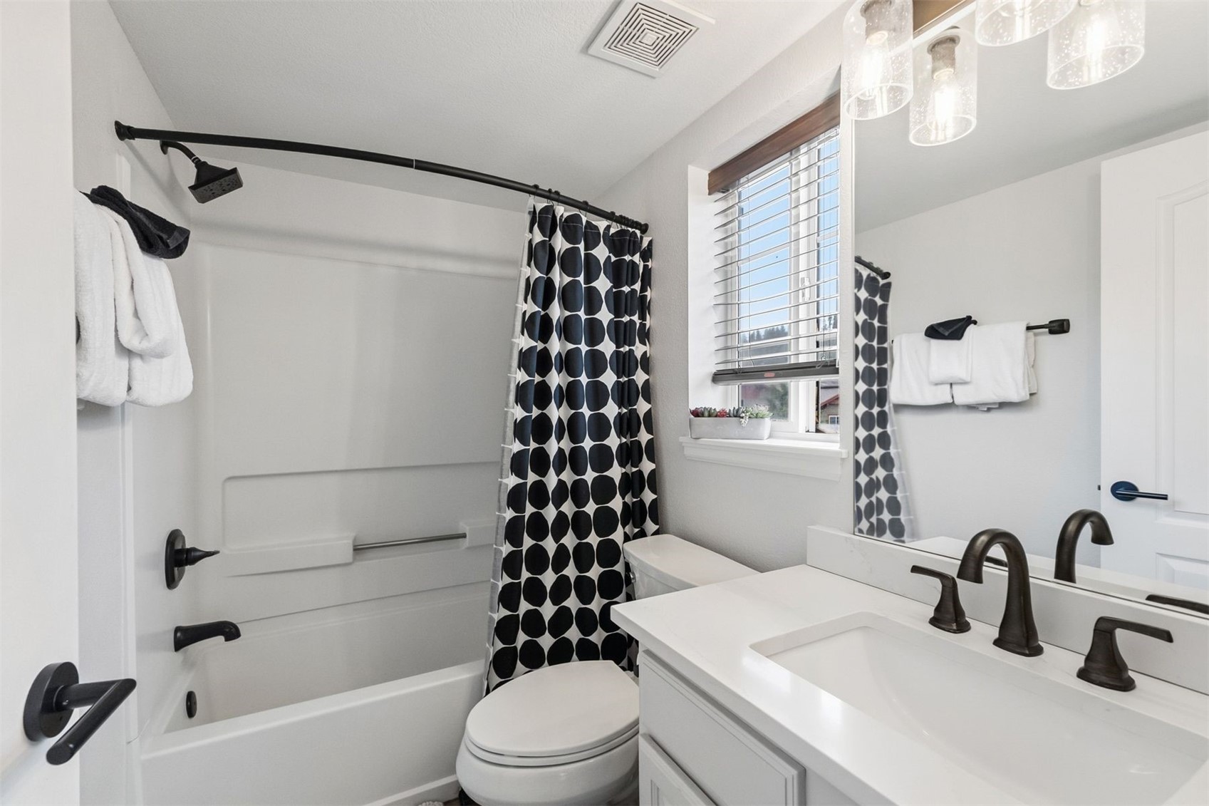 163 Pelican CIRCLE 1206