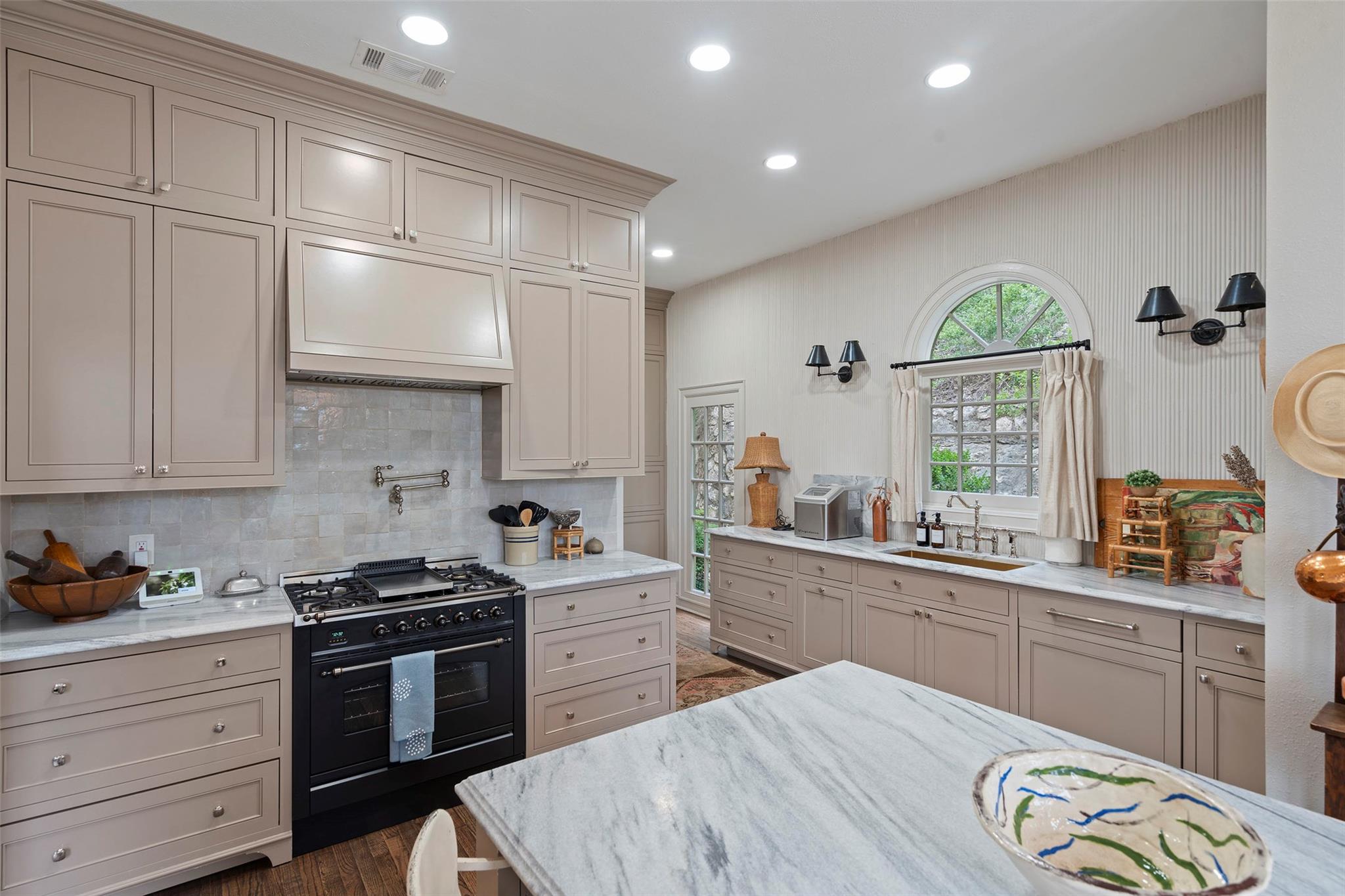 6203 Ledge Mountain DR