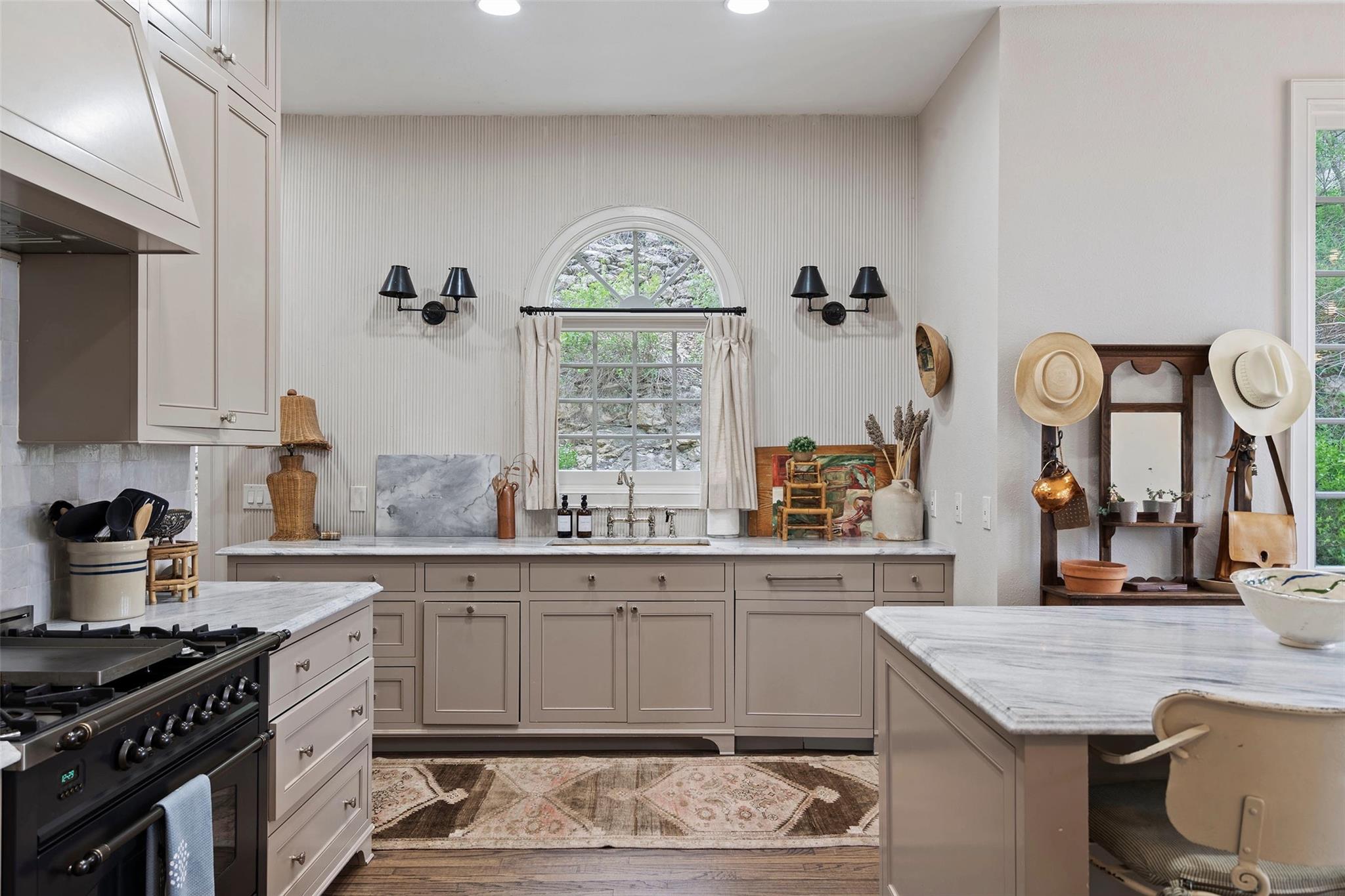 6203 Ledge Mountain DR