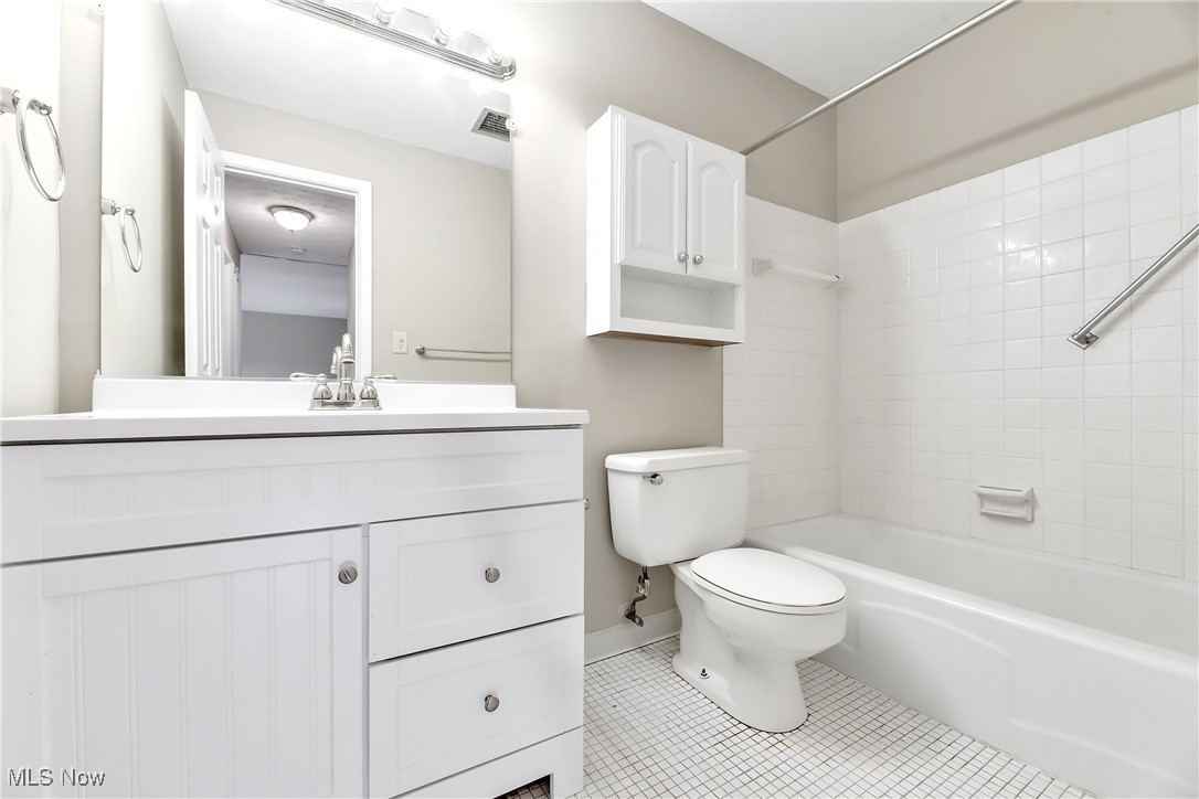 14567 Madison Avenue 206