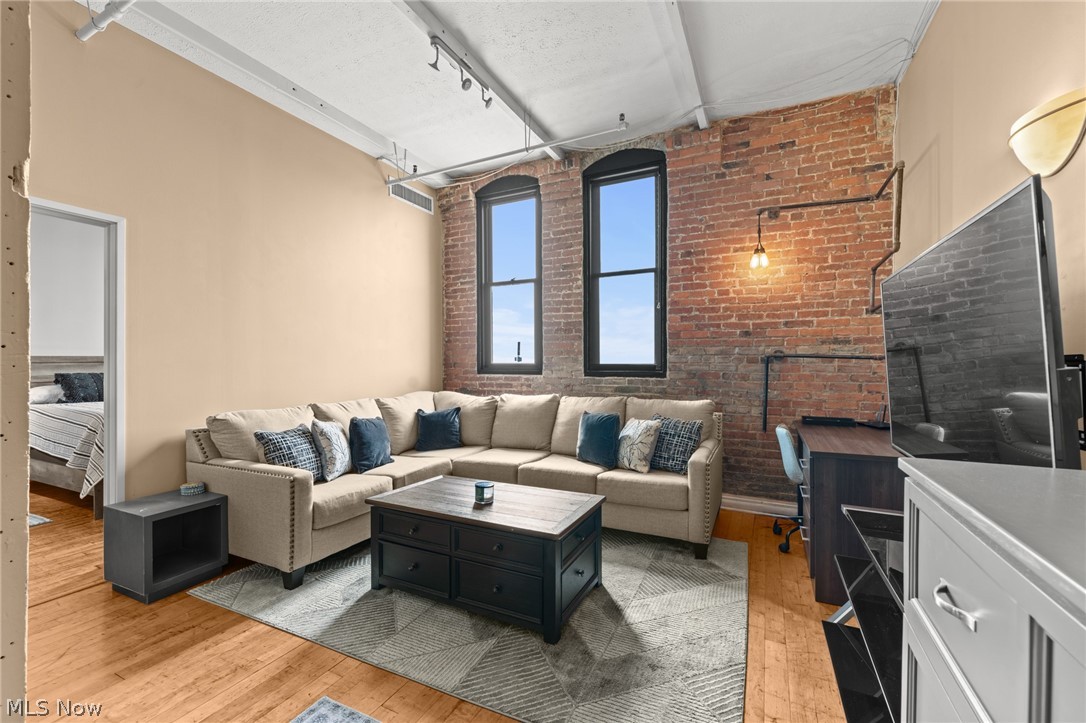 1133 W 9th Street 307