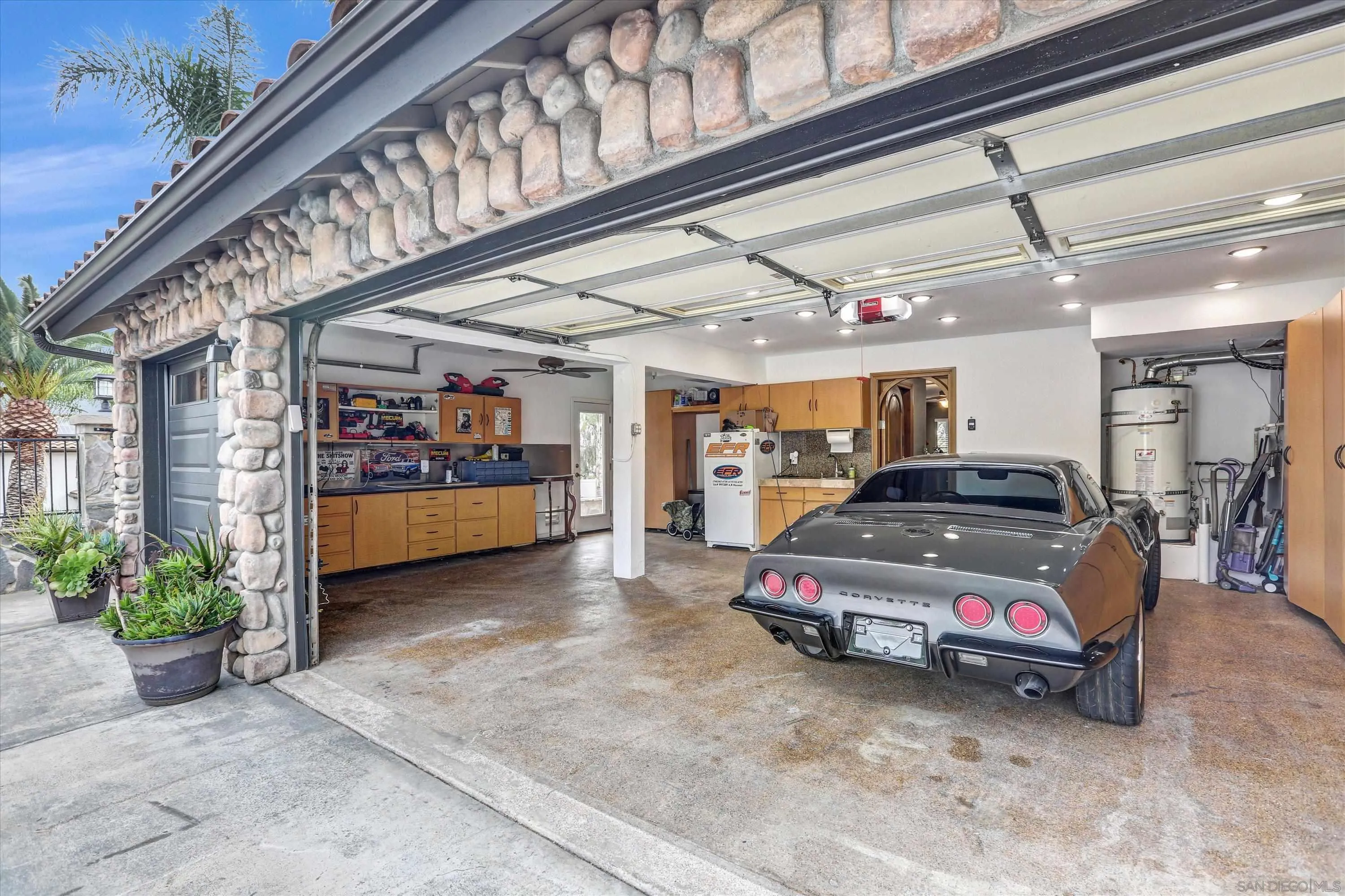 2669 Victoria Circle