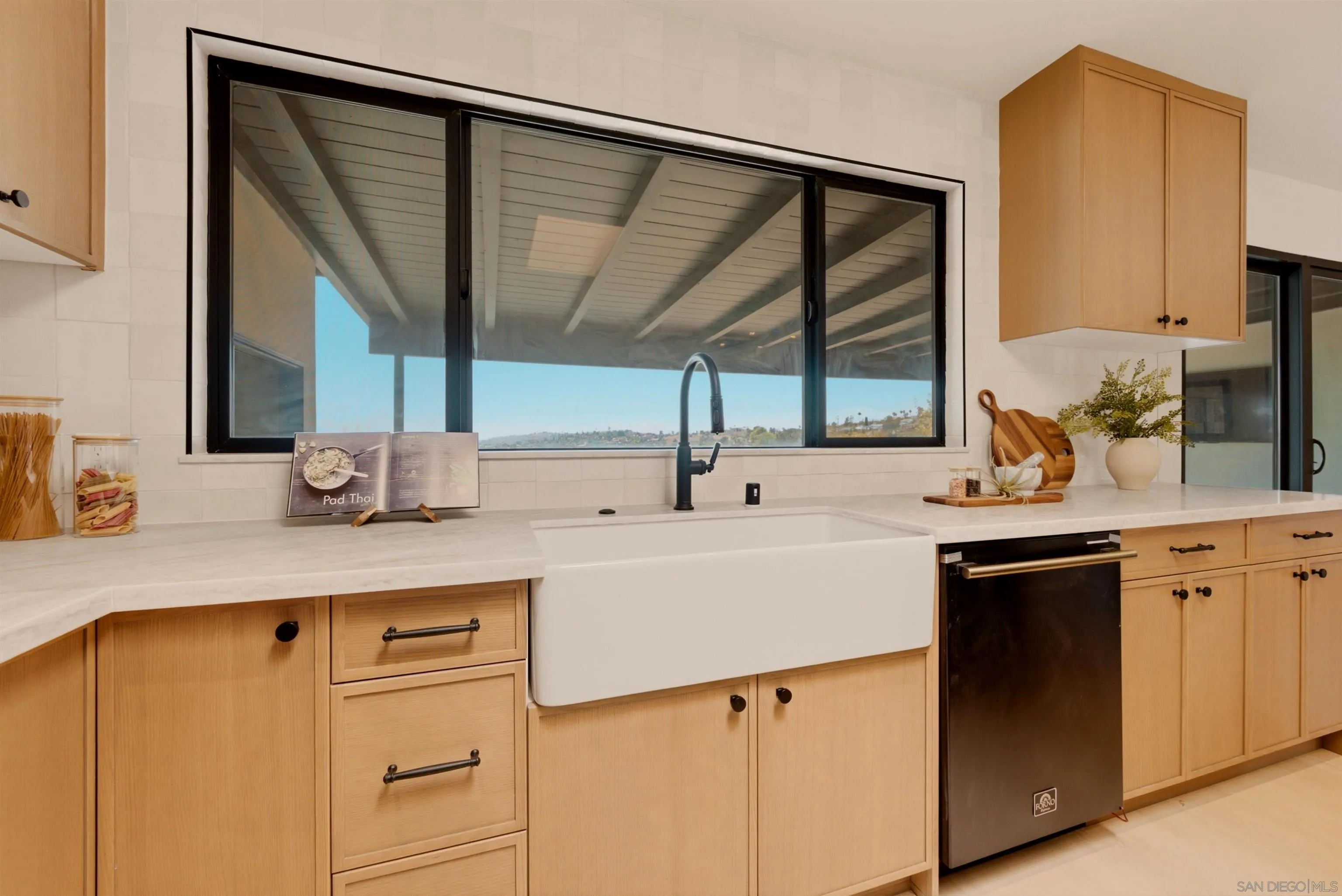 4222 Helix Del Sur