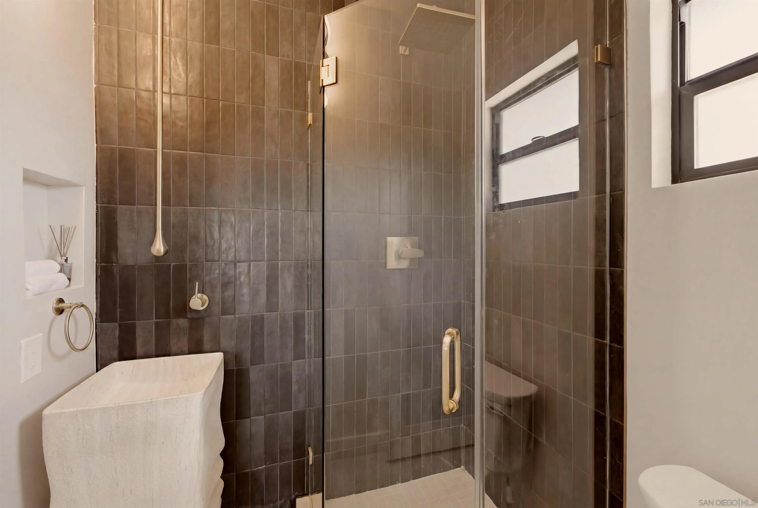 4222 Helix Del Sur