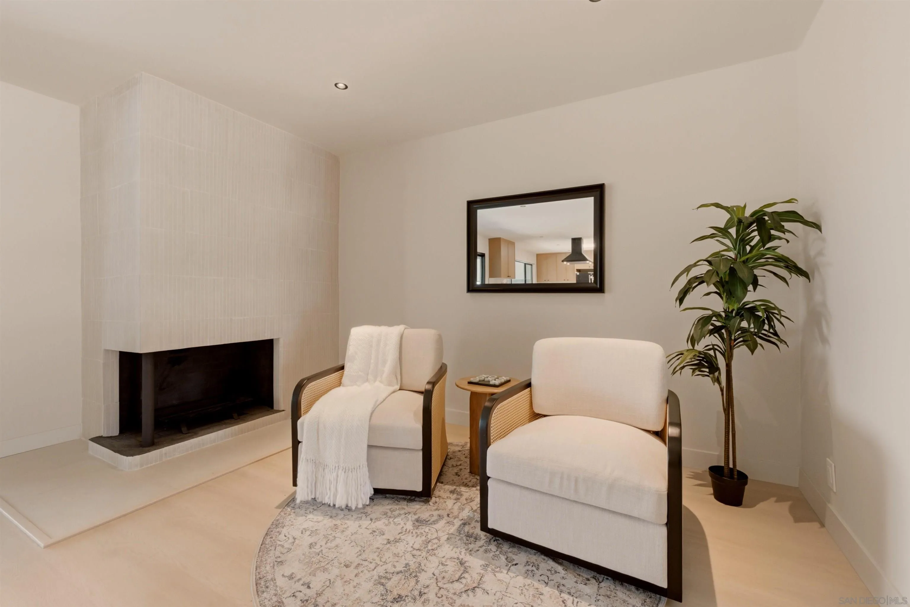 4222 Helix Del Sur