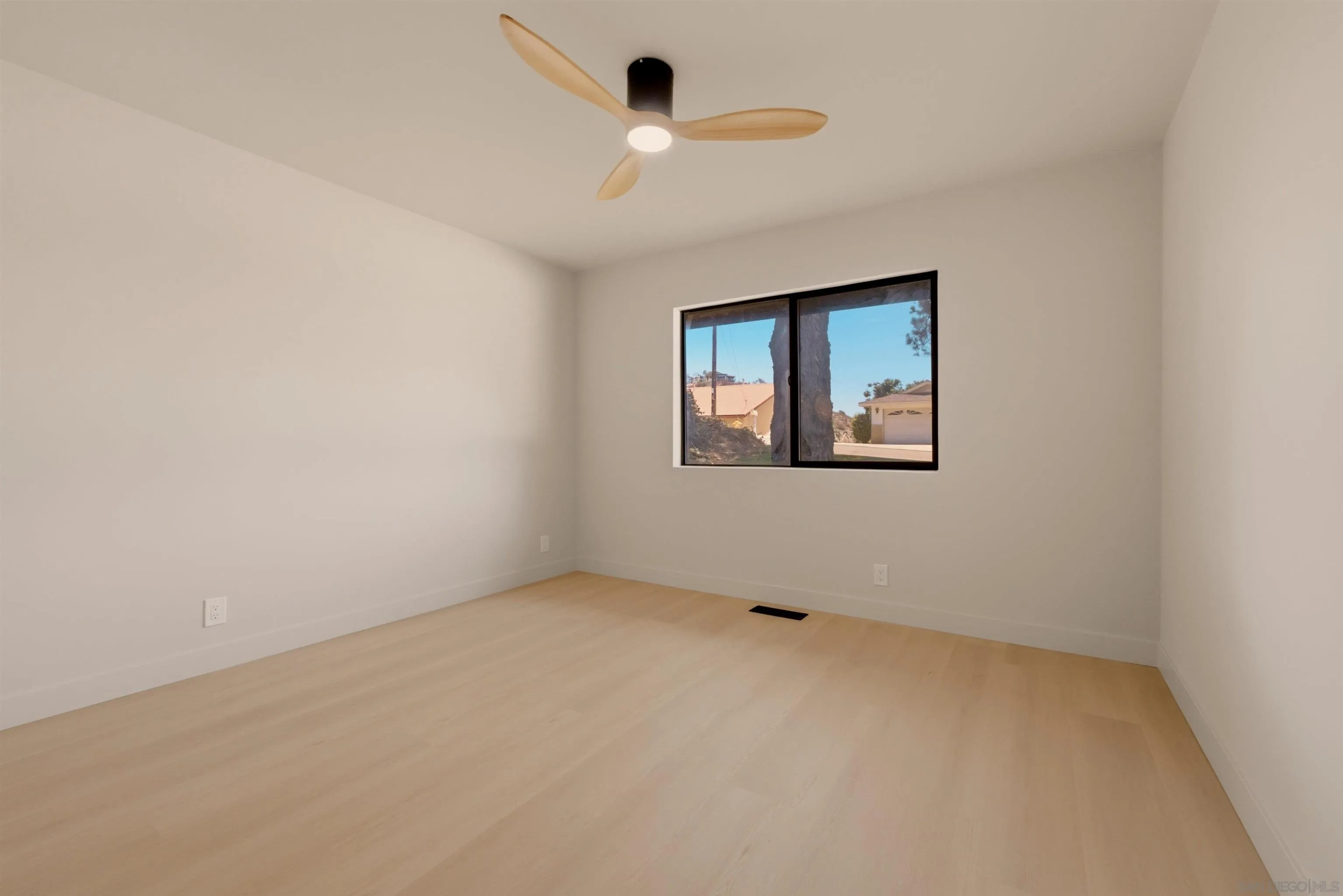 4222 Helix Del Sur