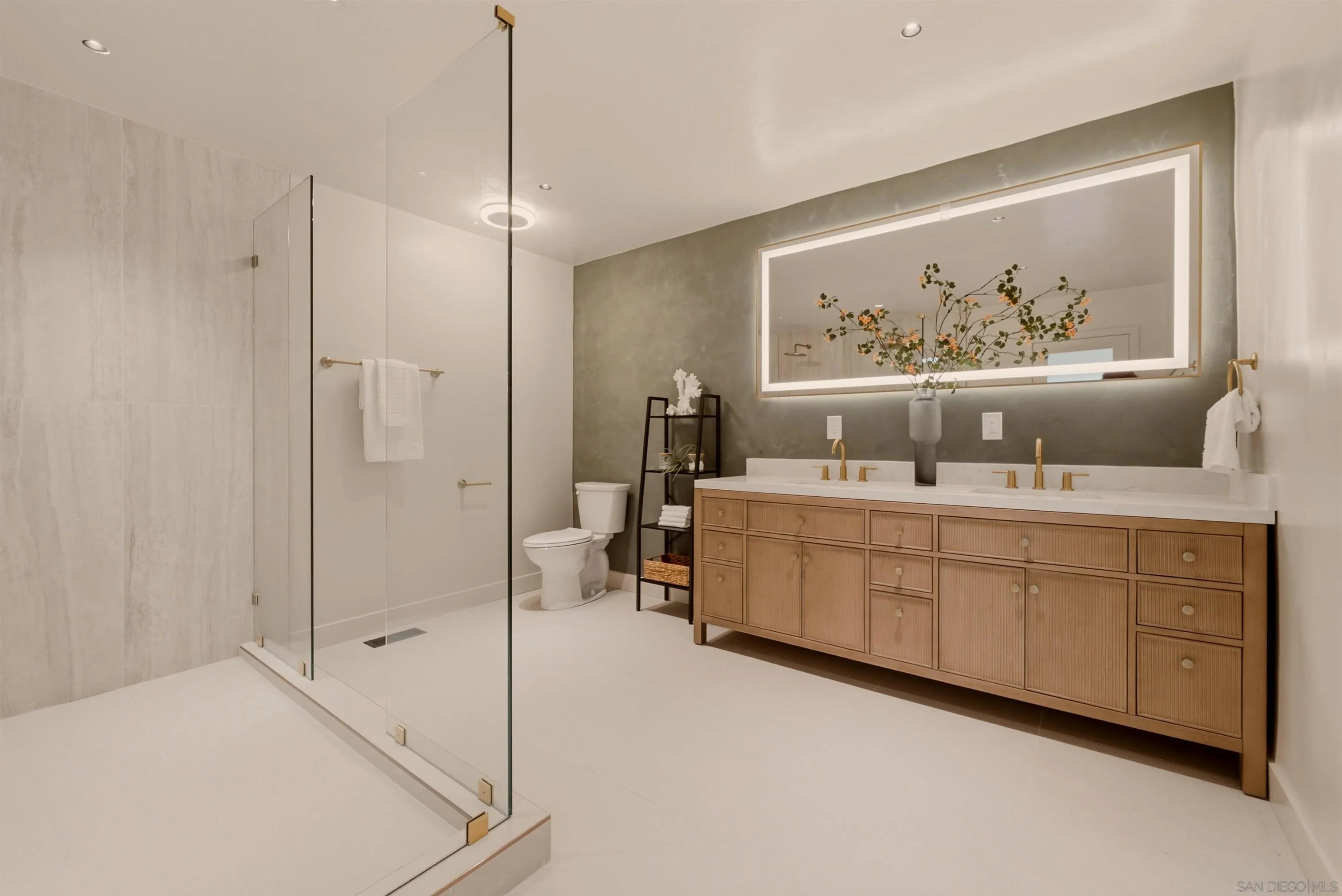 4222 Helix Del Sur