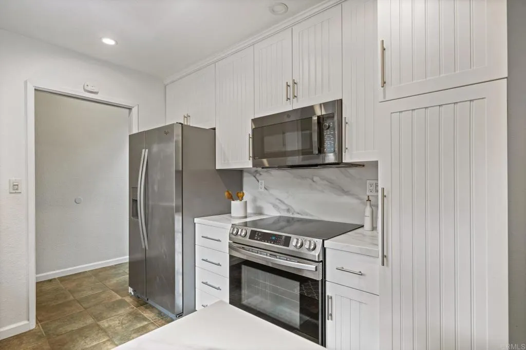 1505 Bridgeview Drive