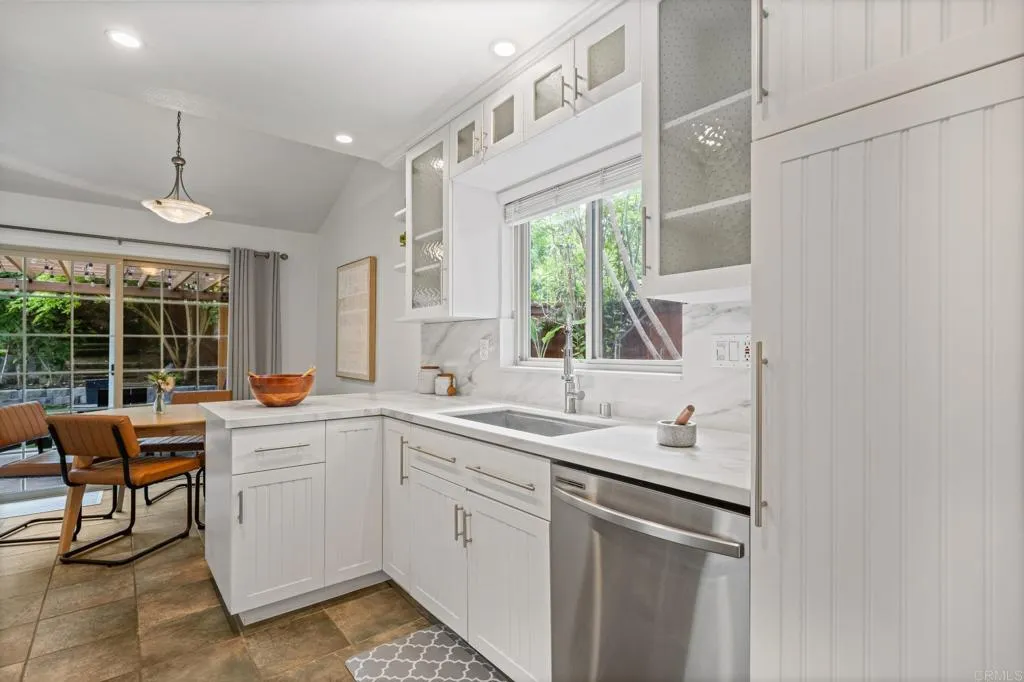 1505 Bridgeview Drive