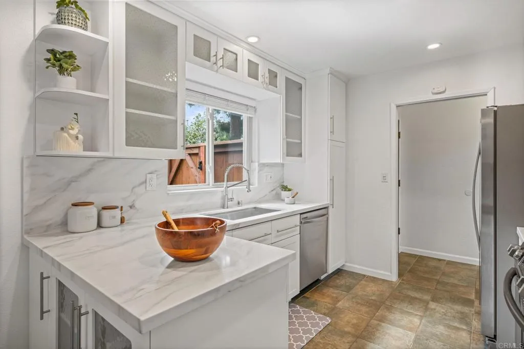 1505 Bridgeview Drive