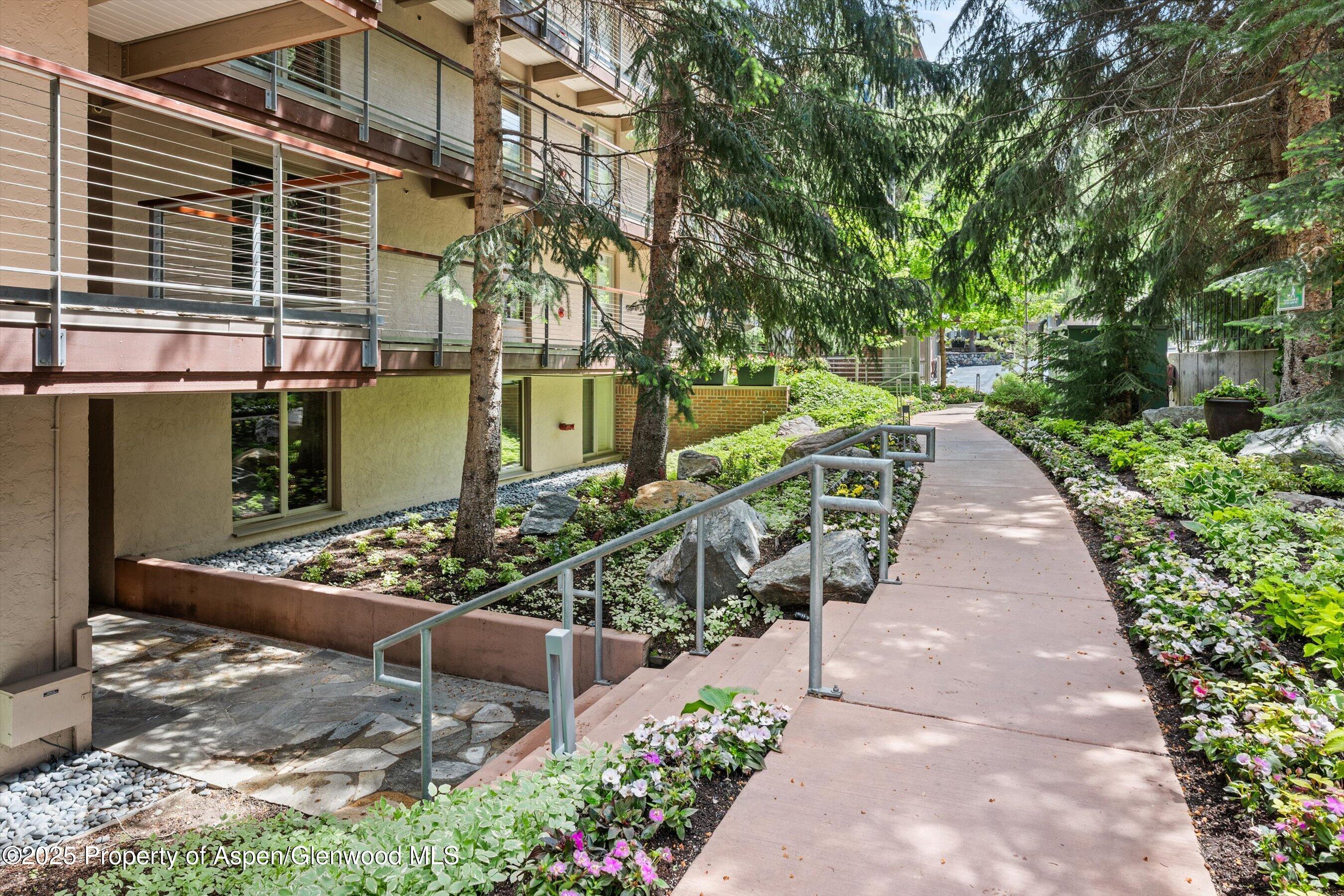 1034 E Cooper Avenue, 16