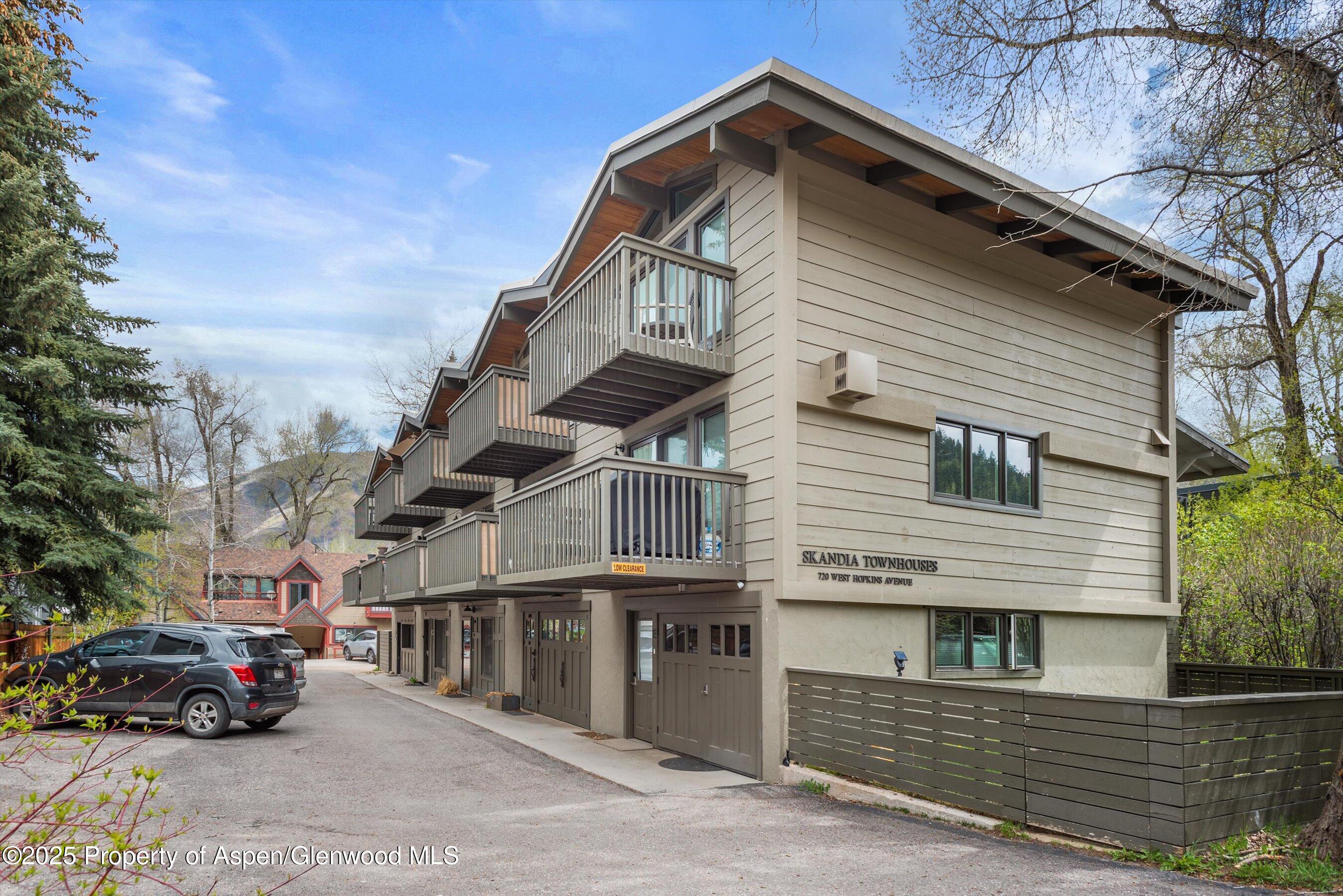 720 W Hopkins Avenue, Unit D