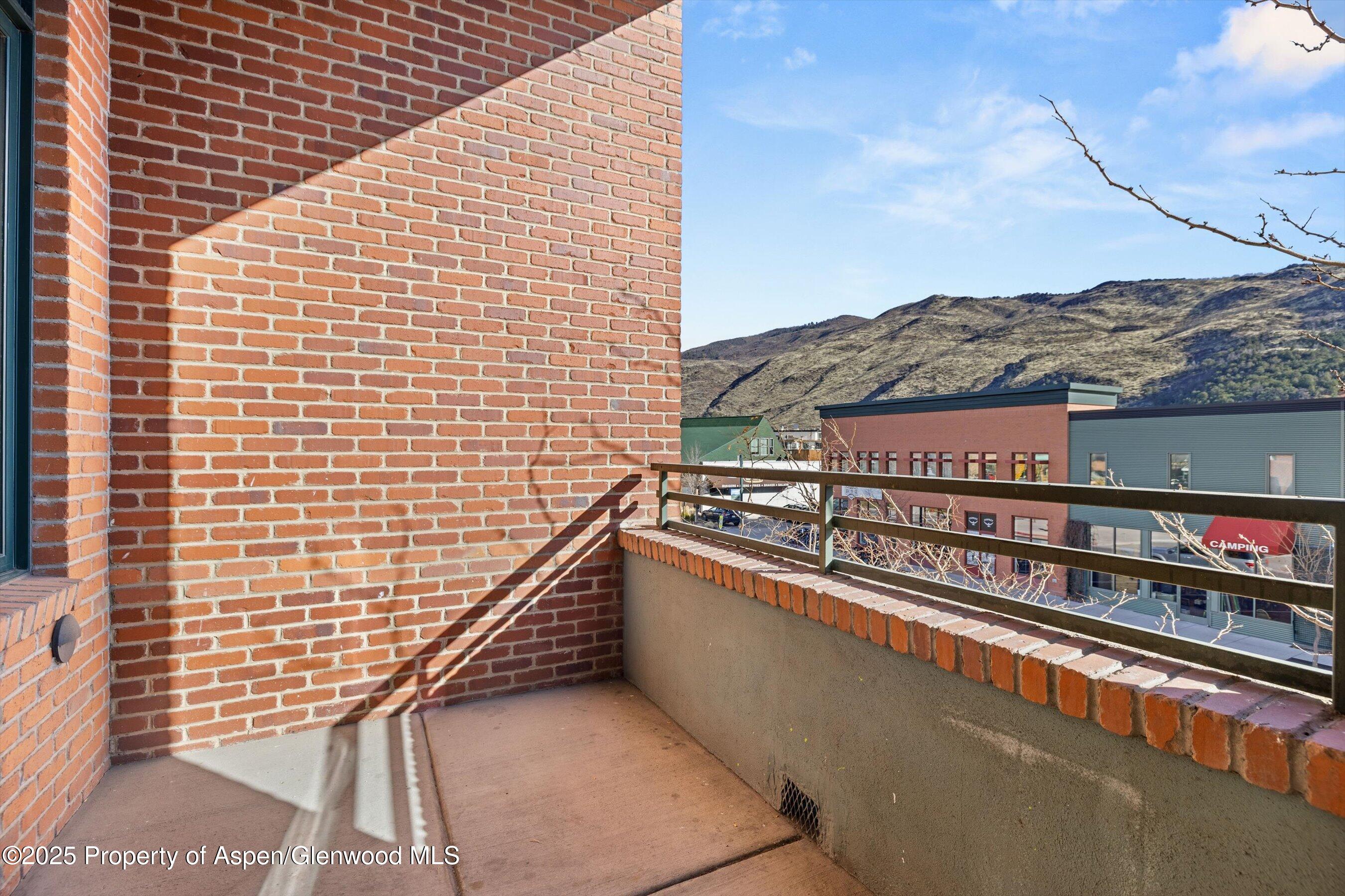 231 Robinson Street, 226