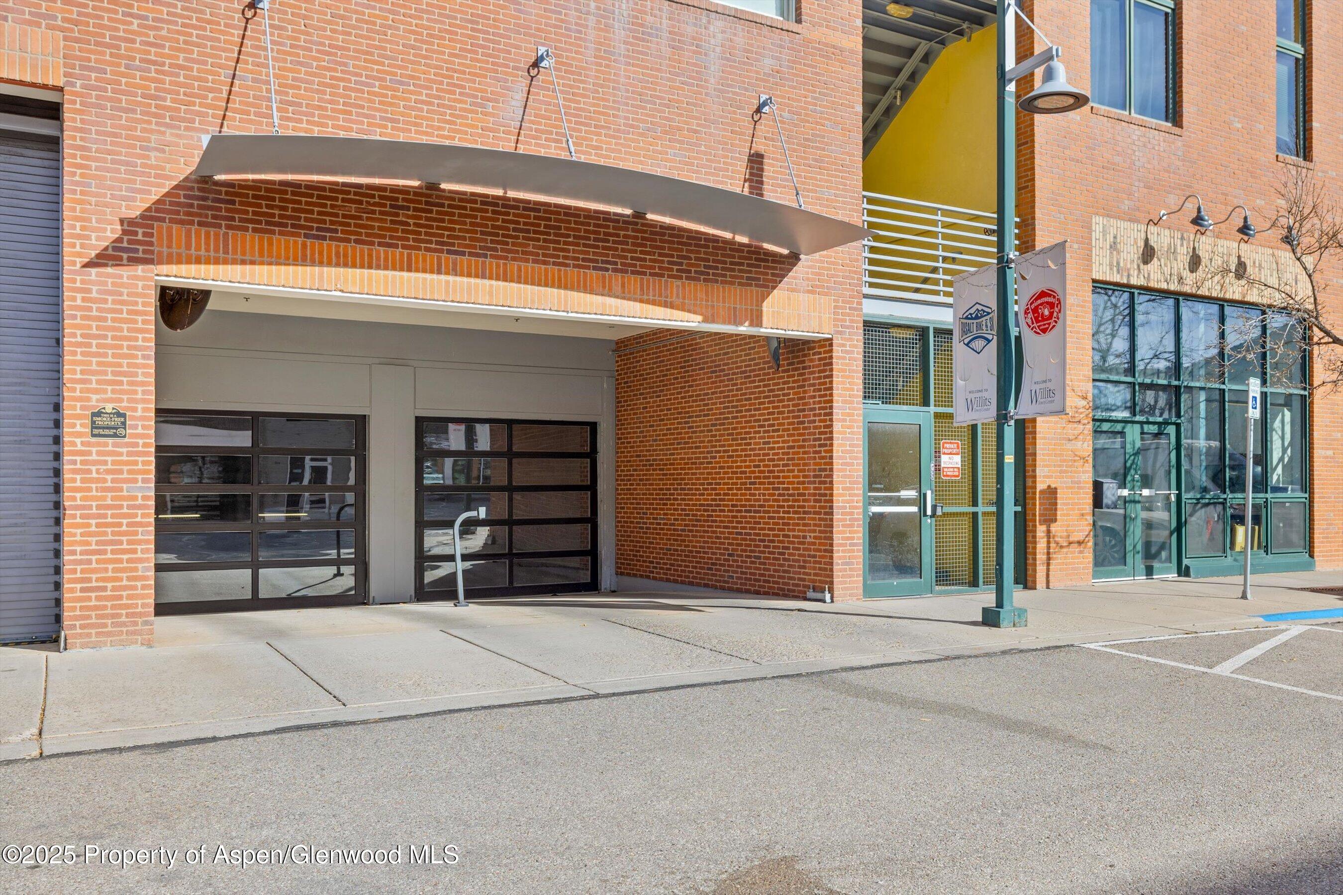 231 Robinson Street, 226