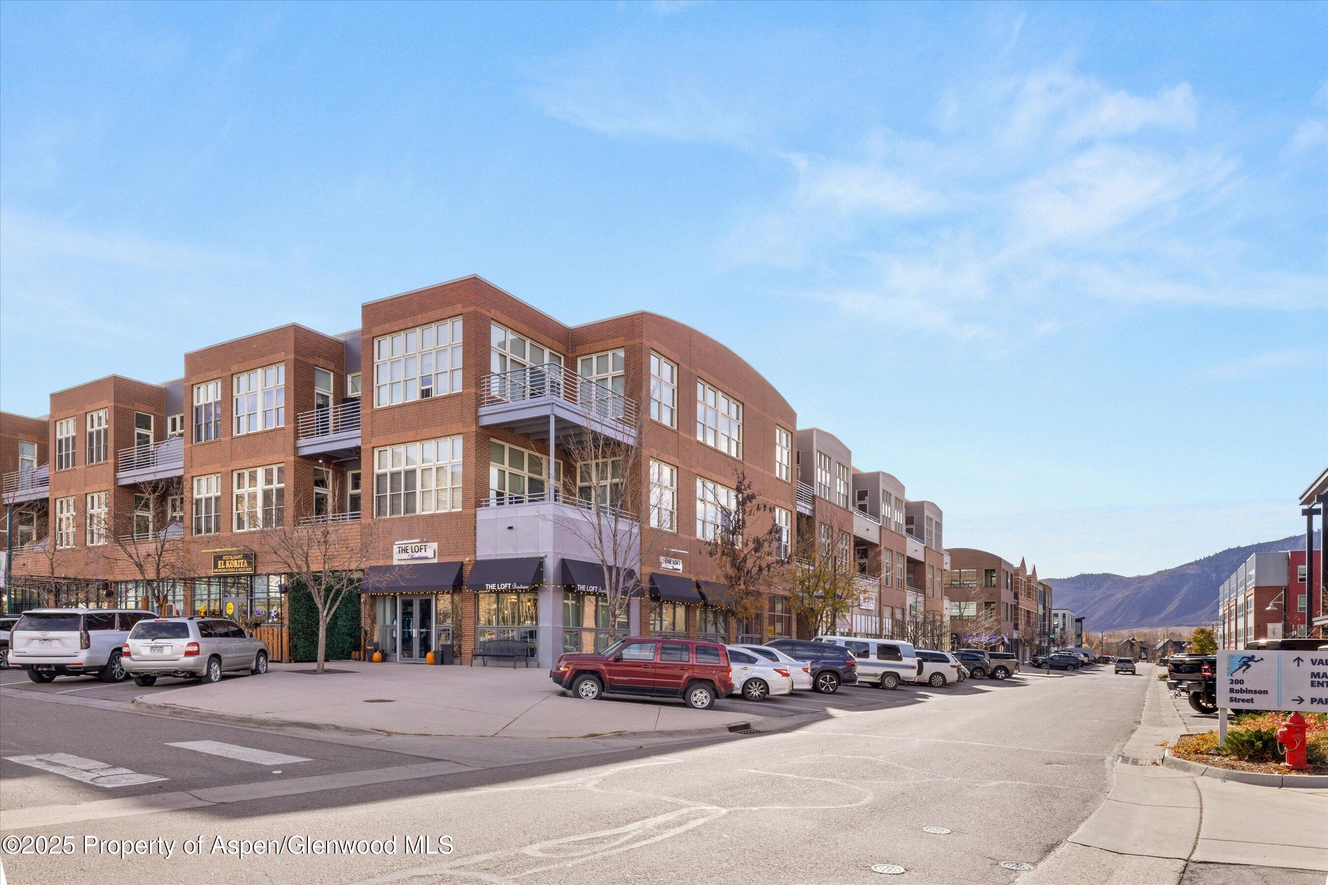 231 Robinson Street, 226