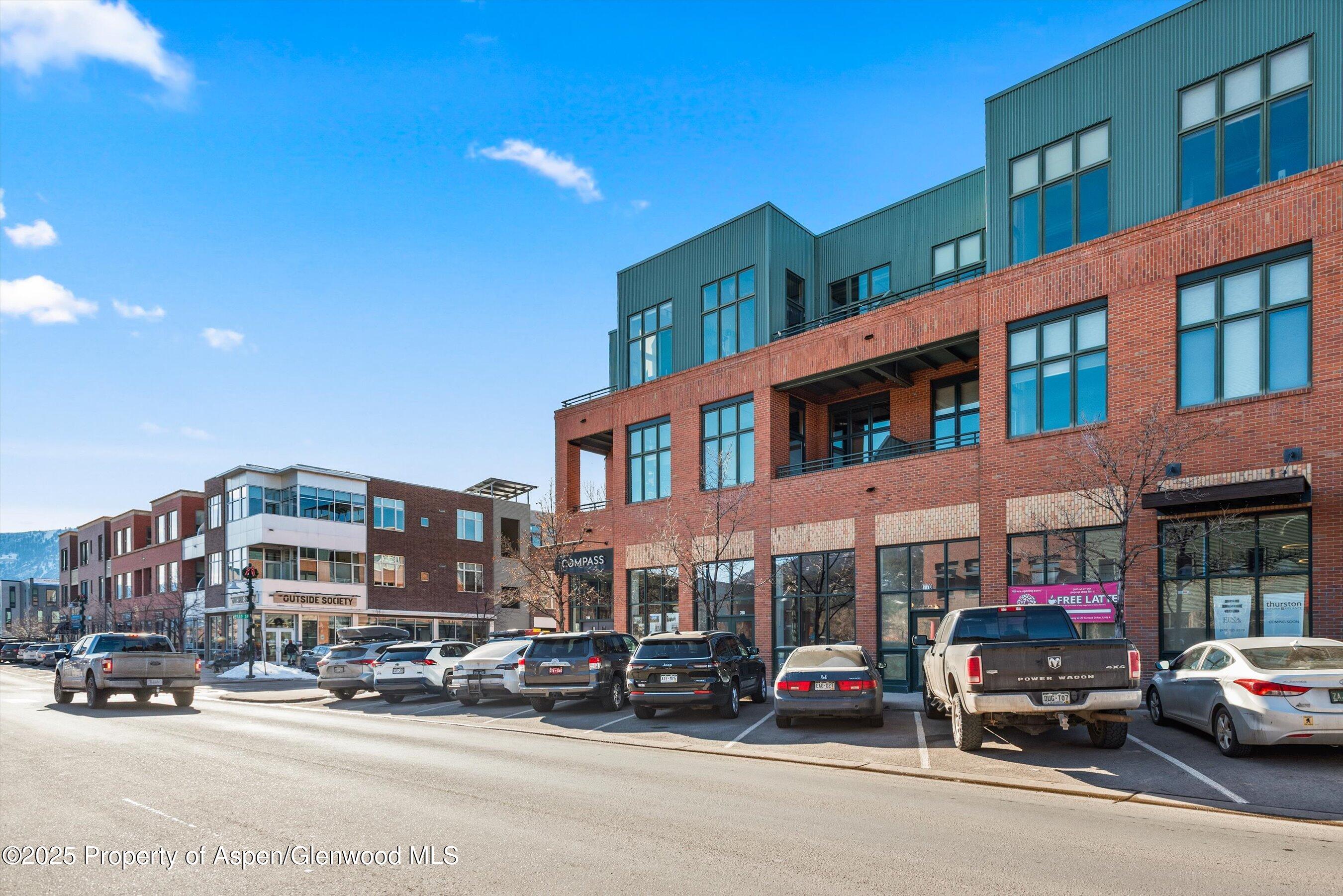 780 E Valley Road Road C126