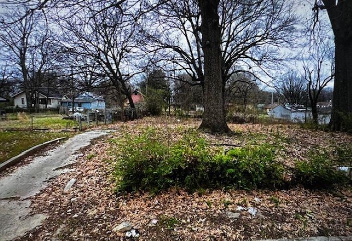 32 W DAVANT AVE