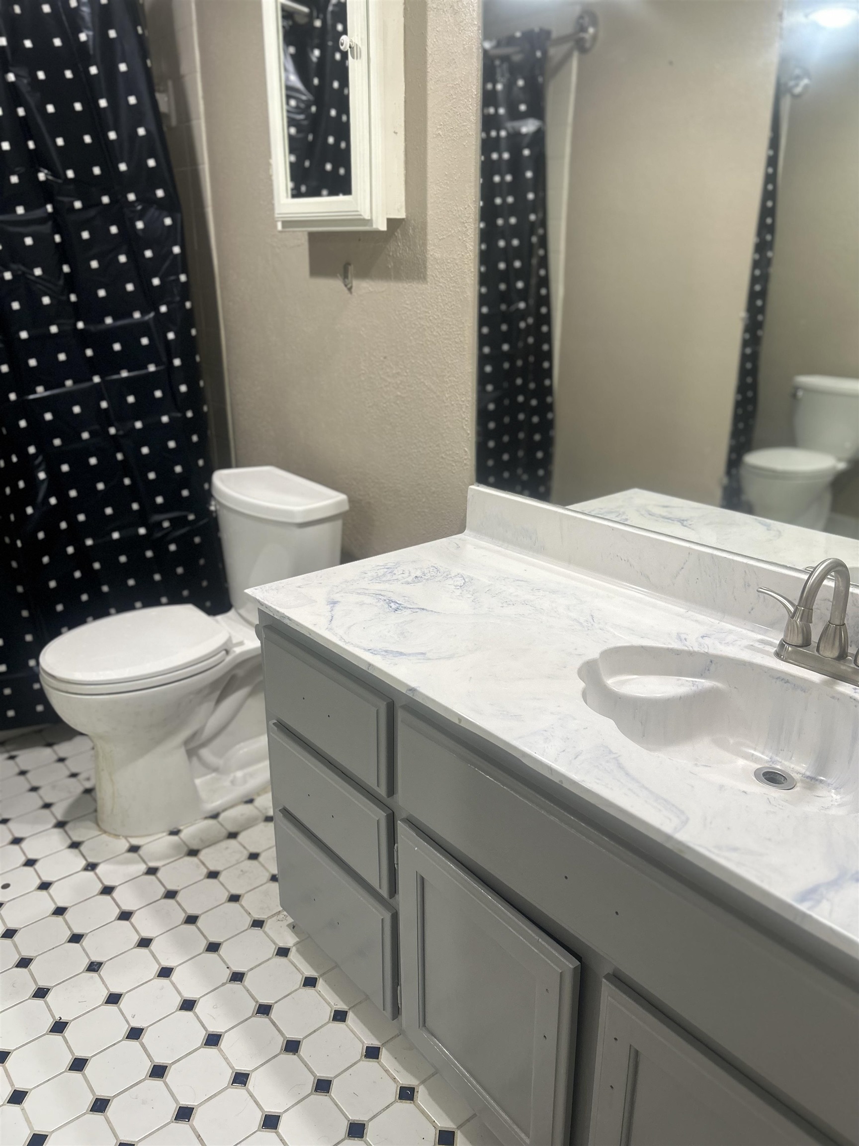 5882 ROXBURY DR Unit: 5882