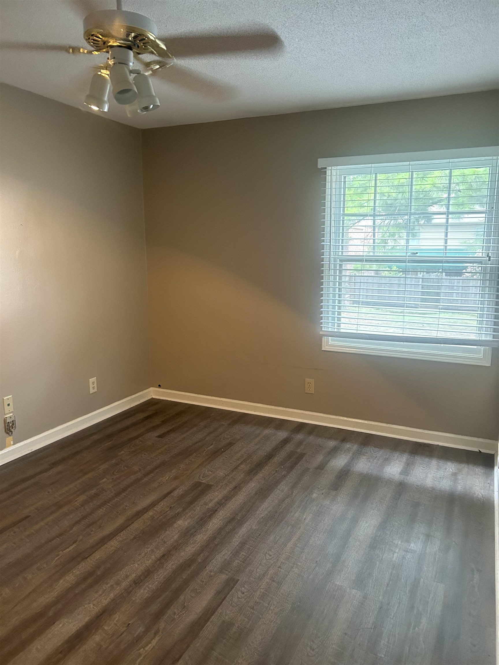5882 ROXBURY DR Unit: 5882