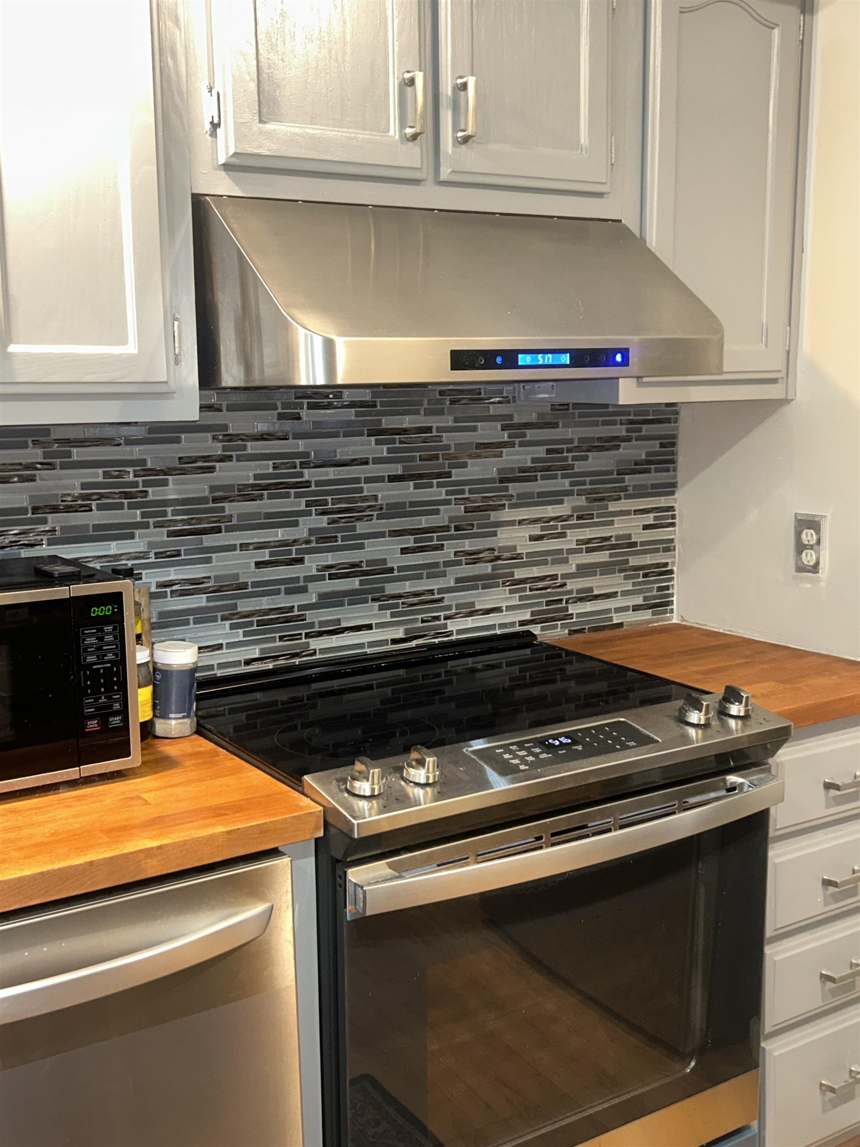 5882 ROXBURY DR Unit: 5882