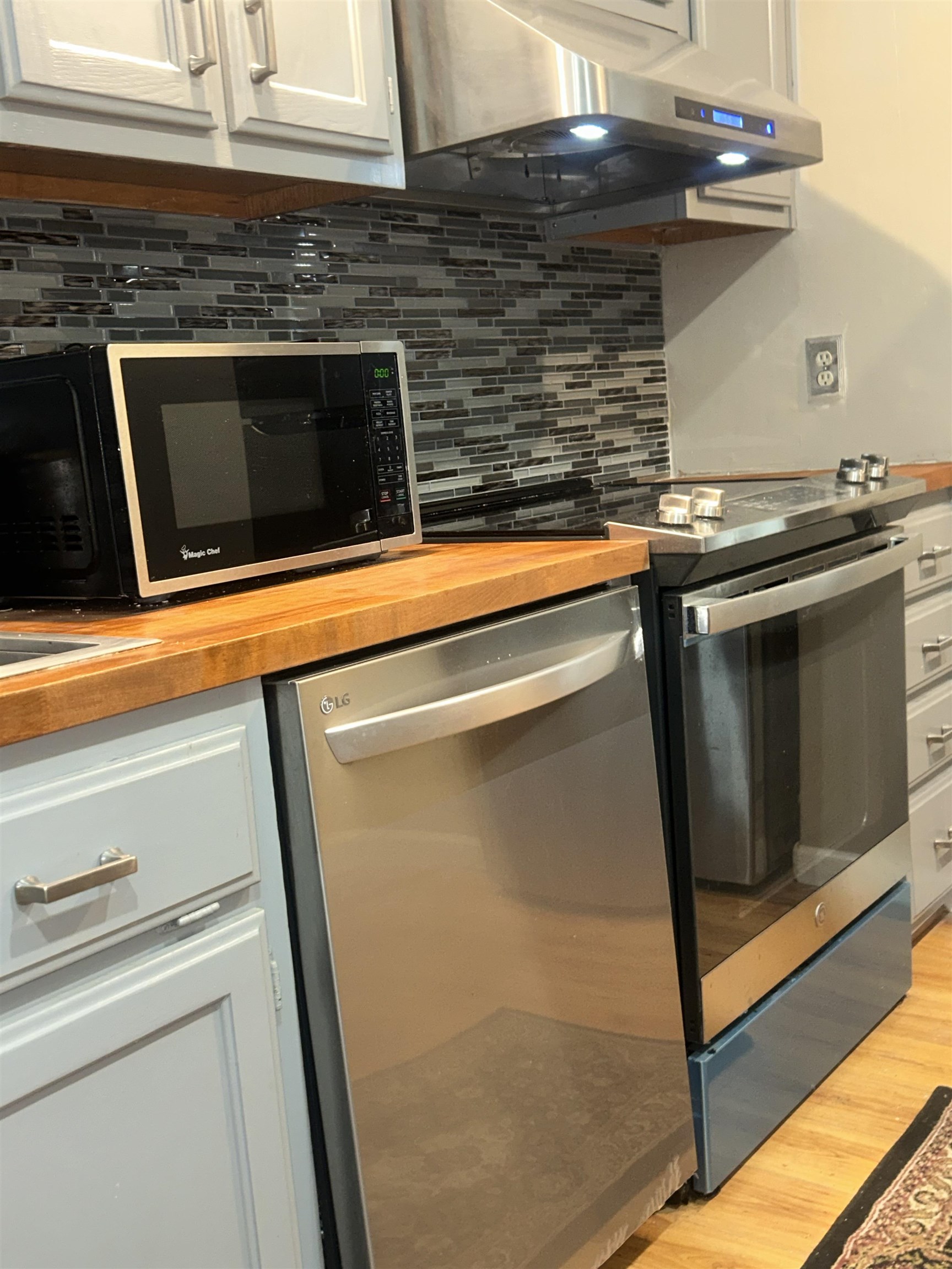 5882 ROXBURY DR Unit: 5882