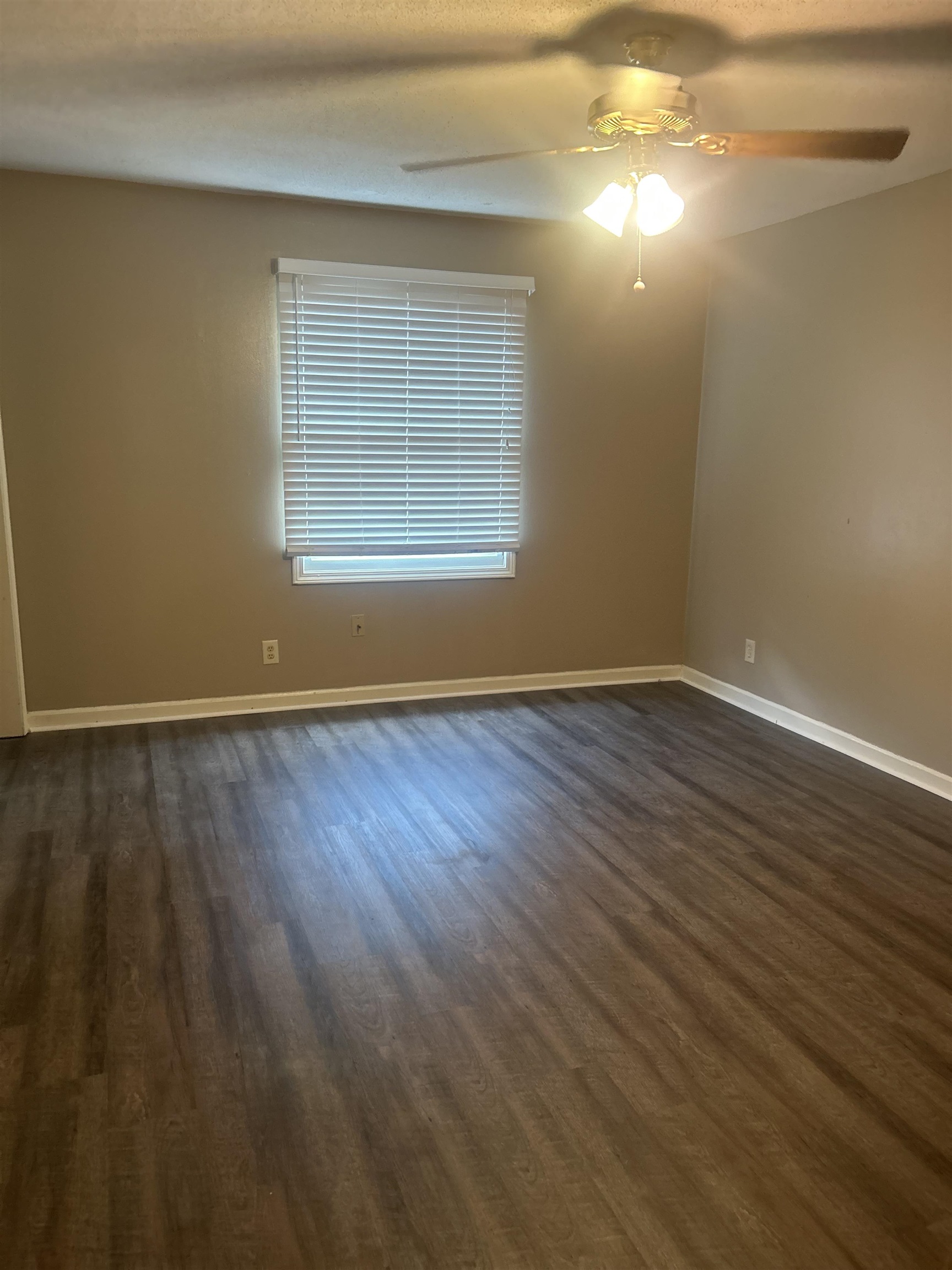 5882 ROXBURY DR Unit: 5882