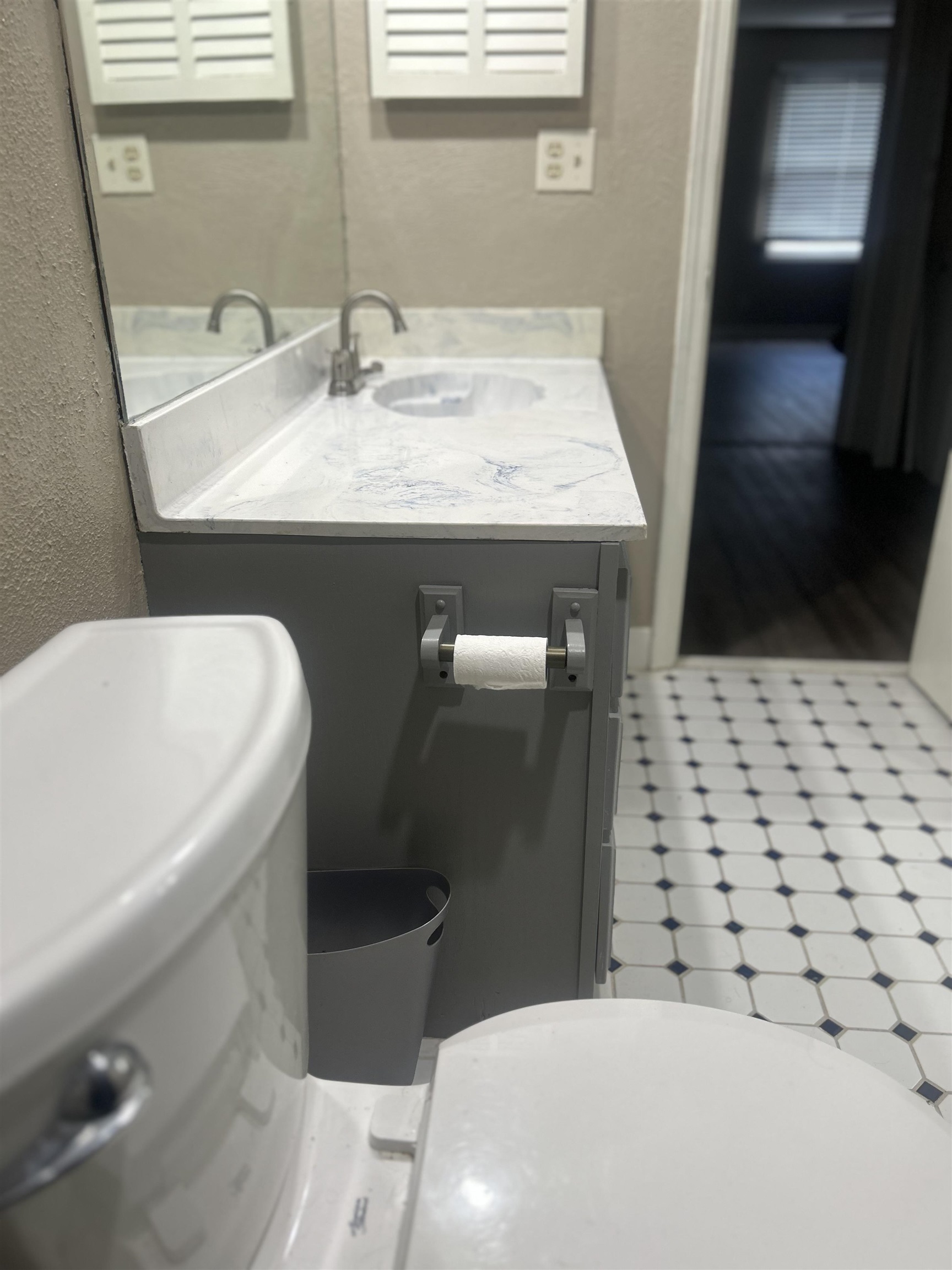 5882 ROXBURY DR Unit: 5882