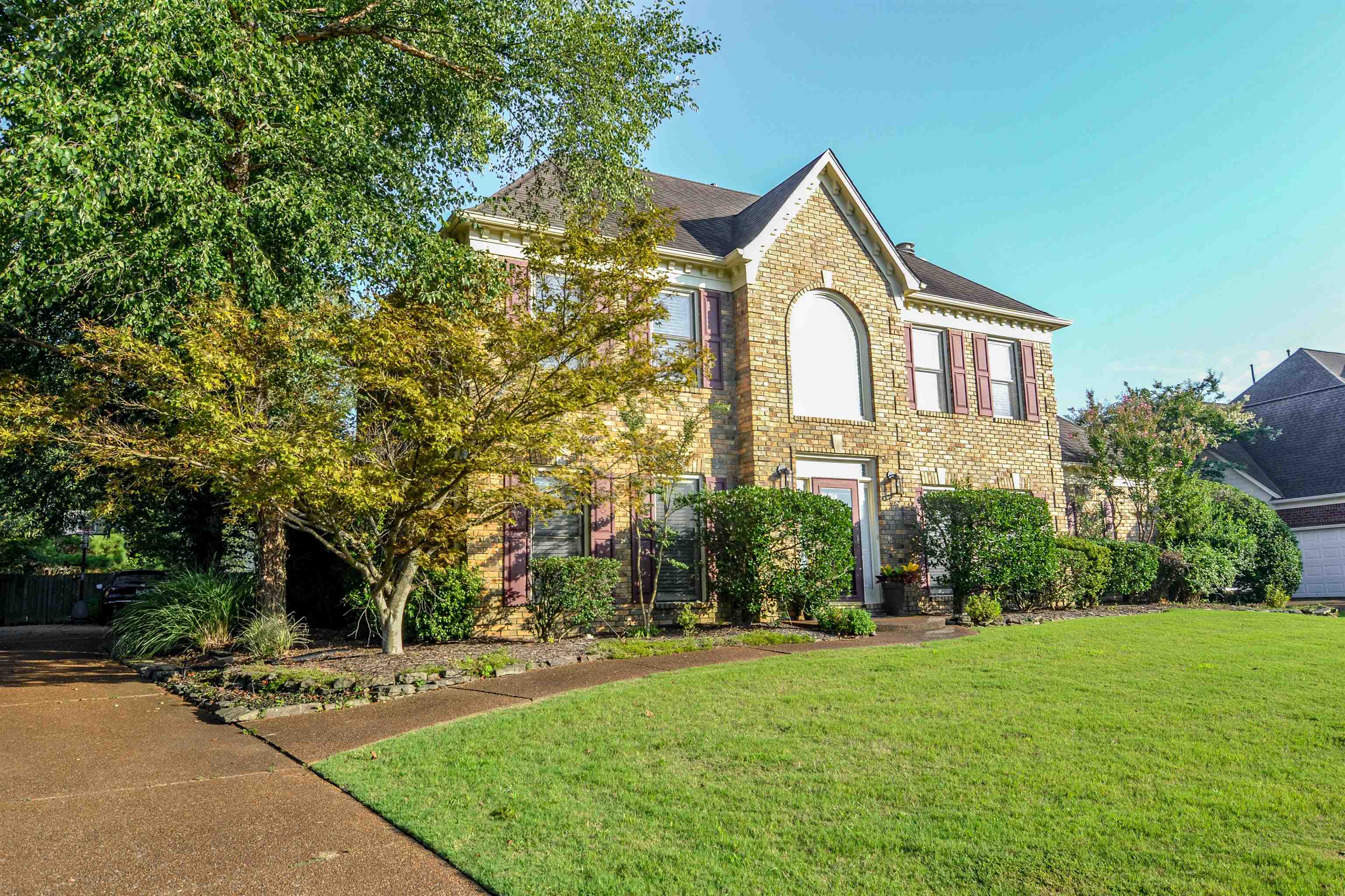 8829 RIVER HOLLOW DR