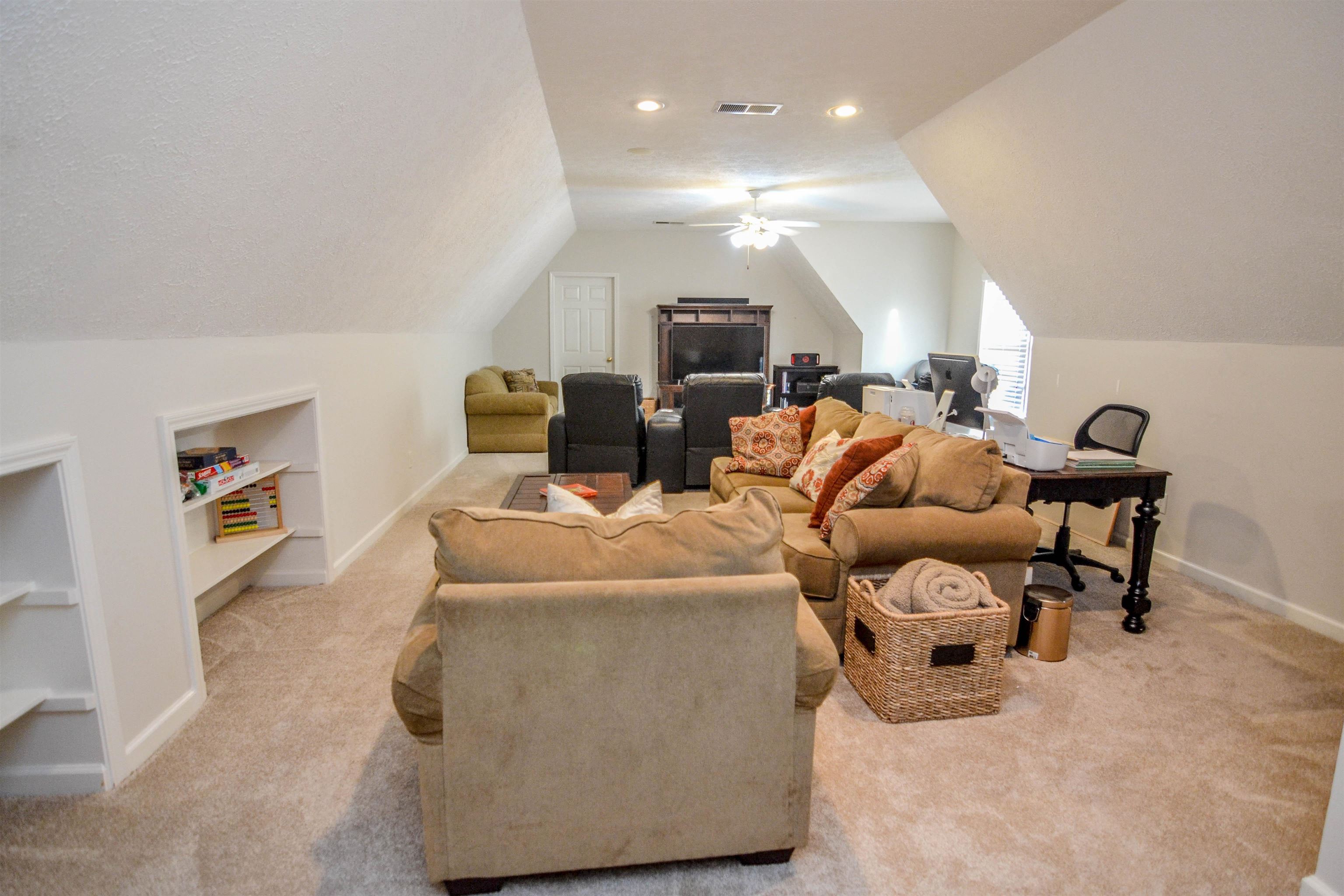 8829 RIVER HOLLOW DR