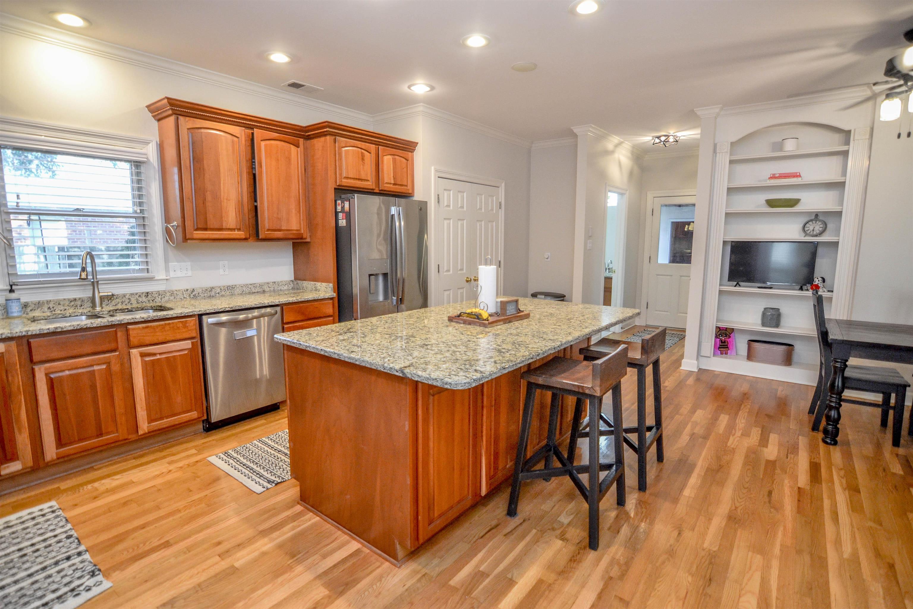 8829 RIVER HOLLOW DR