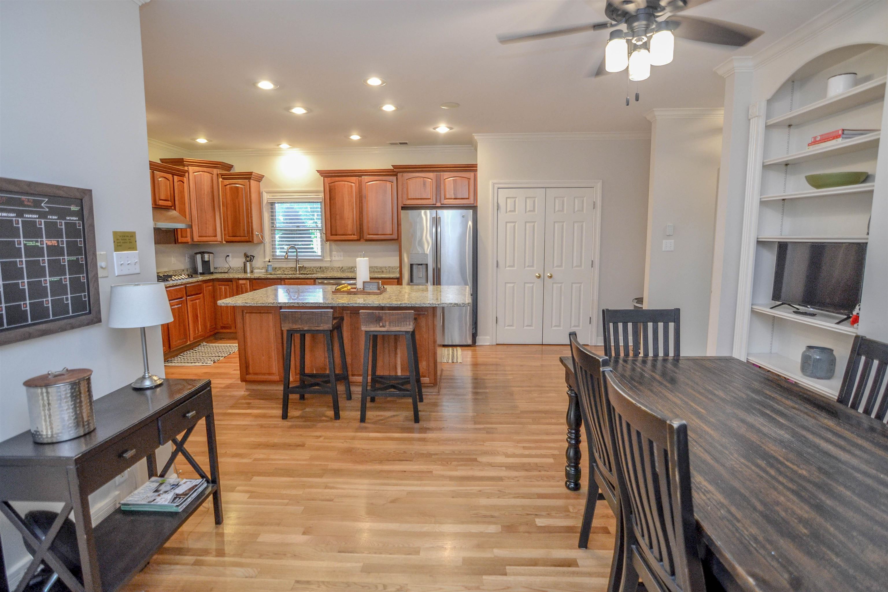 8829 RIVER HOLLOW DR