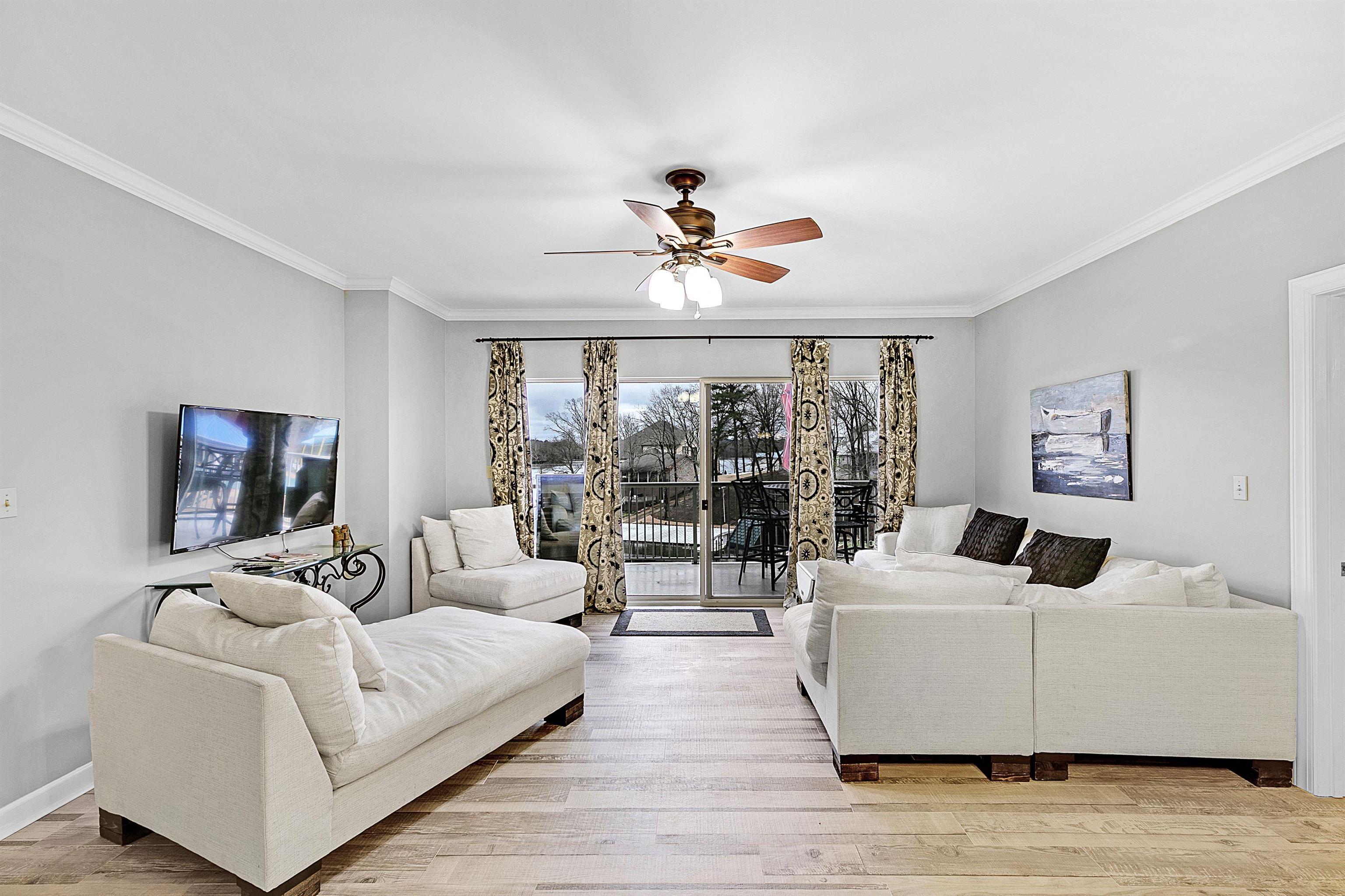 323 CR 380 RD Unit: P203