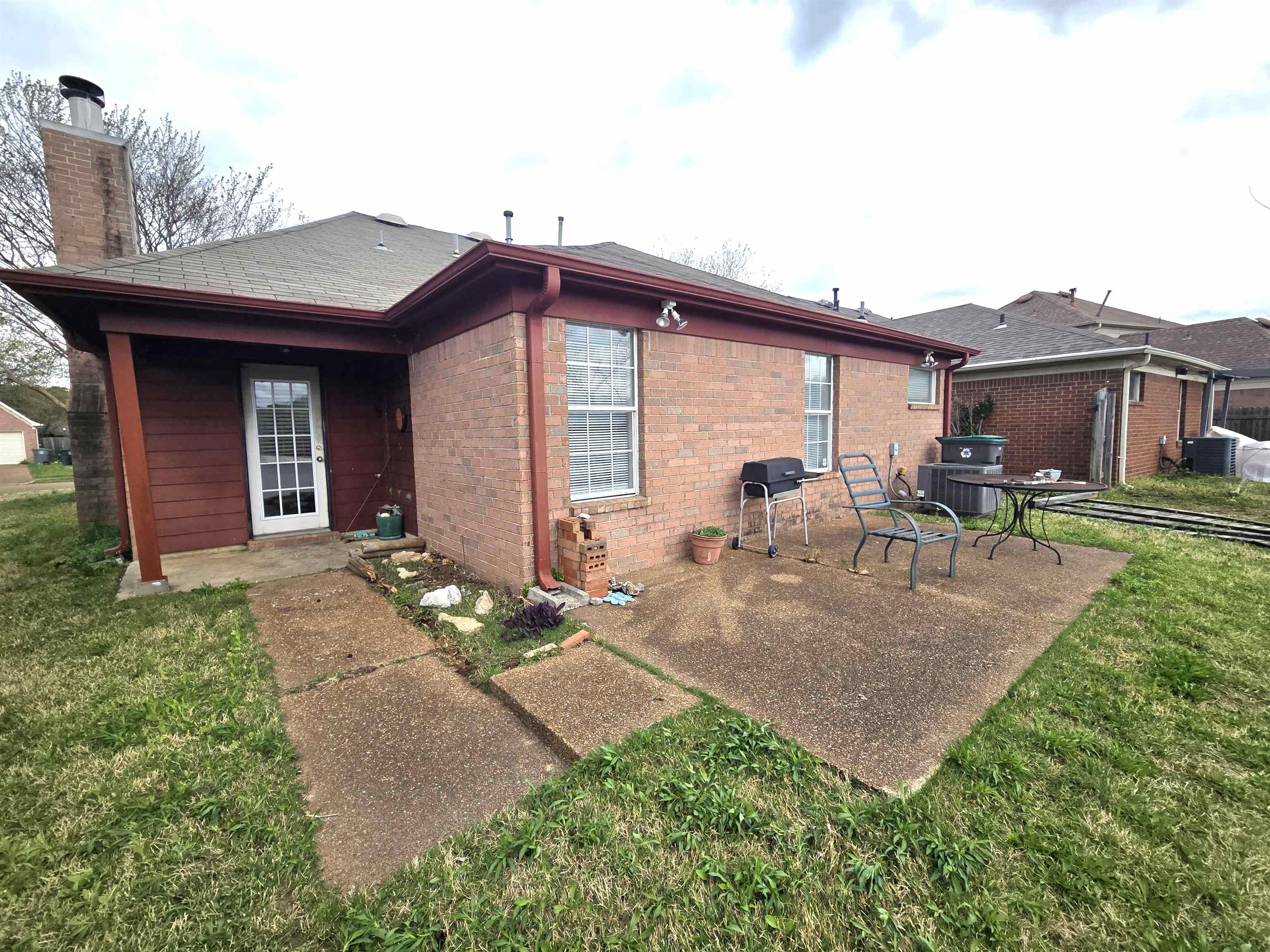 2216 LAKE SPRINGS LN