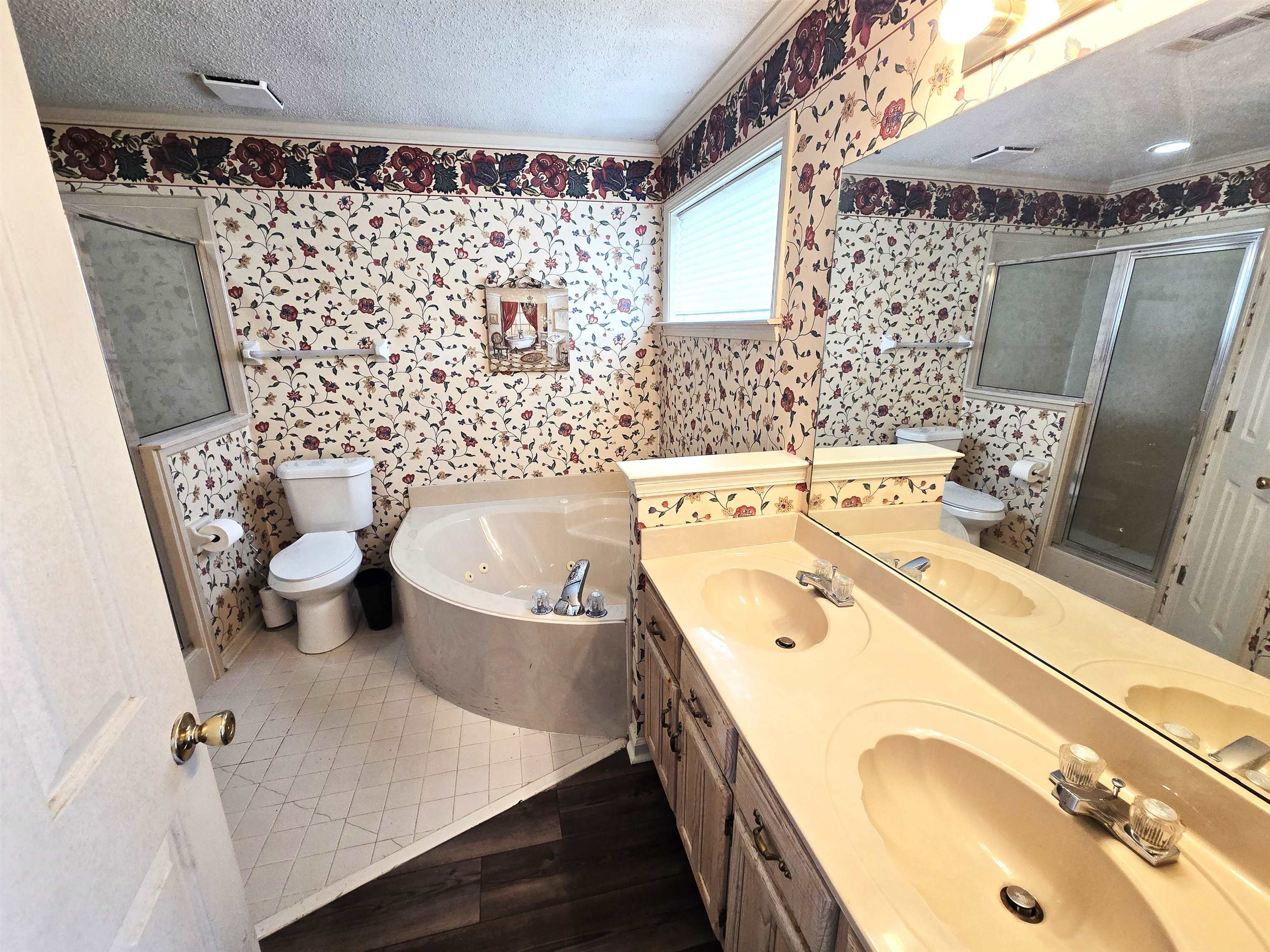 2216 LAKE SPRINGS LN