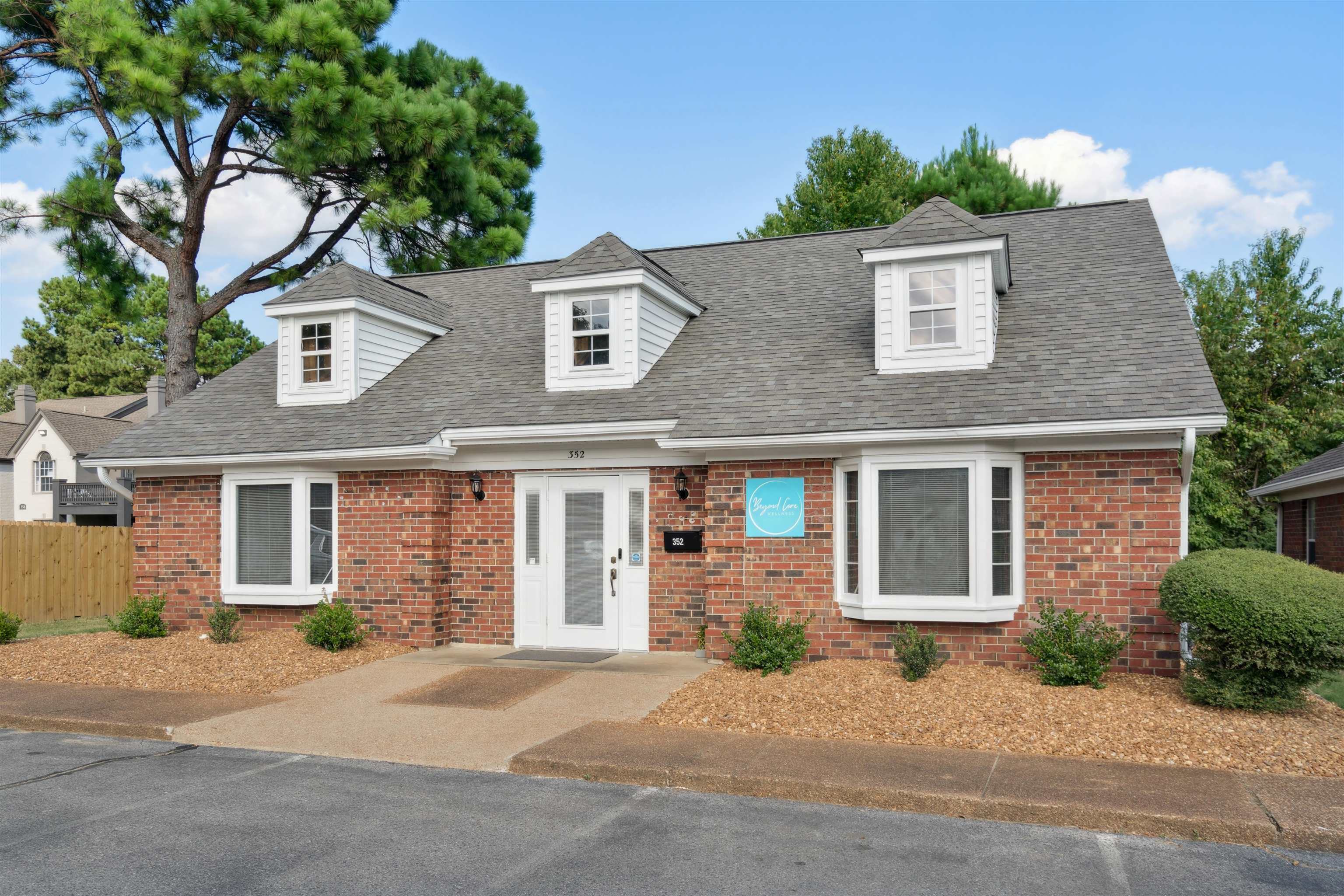 352 POPLAR VIEW LN