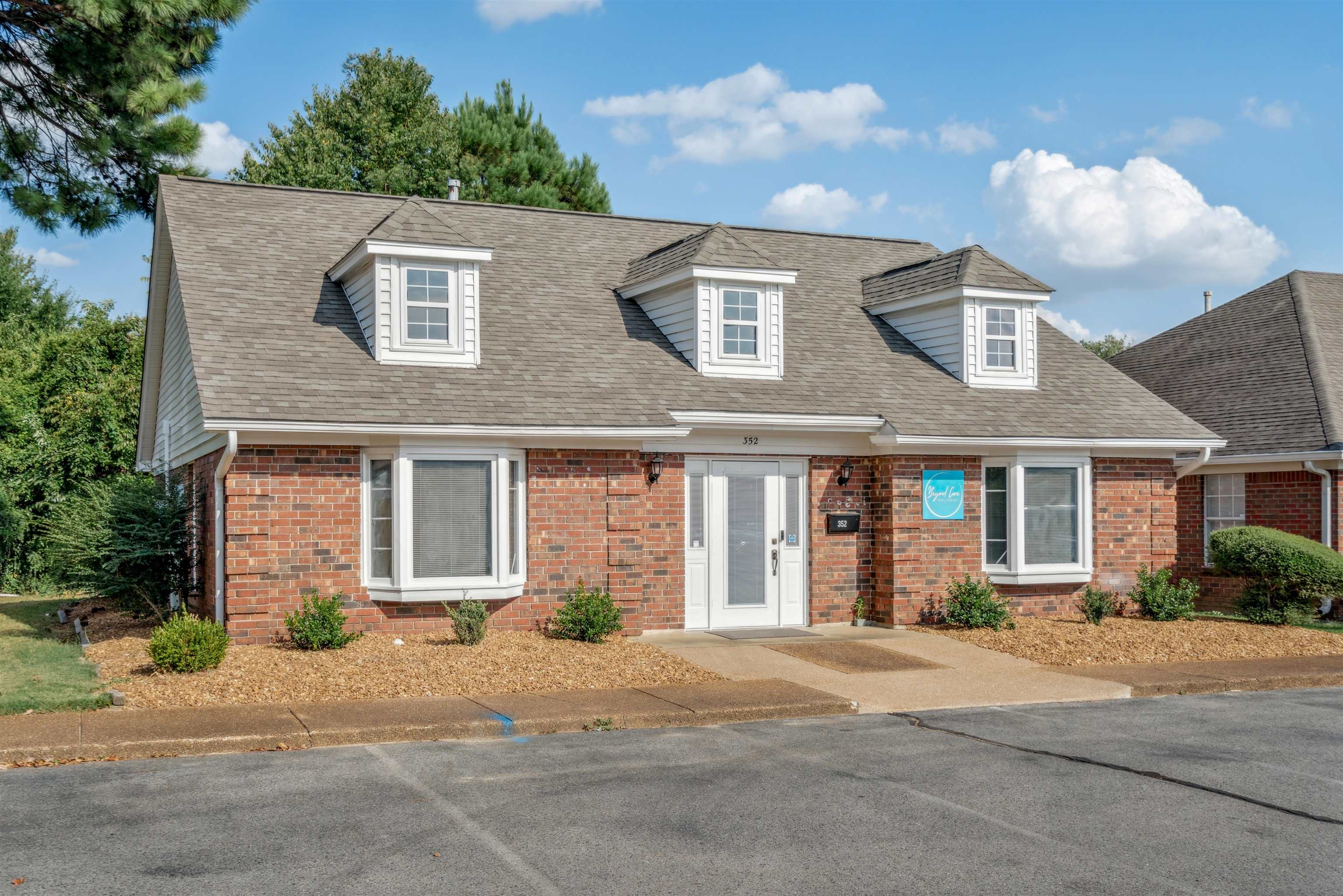 352 POPLAR VIEW LN