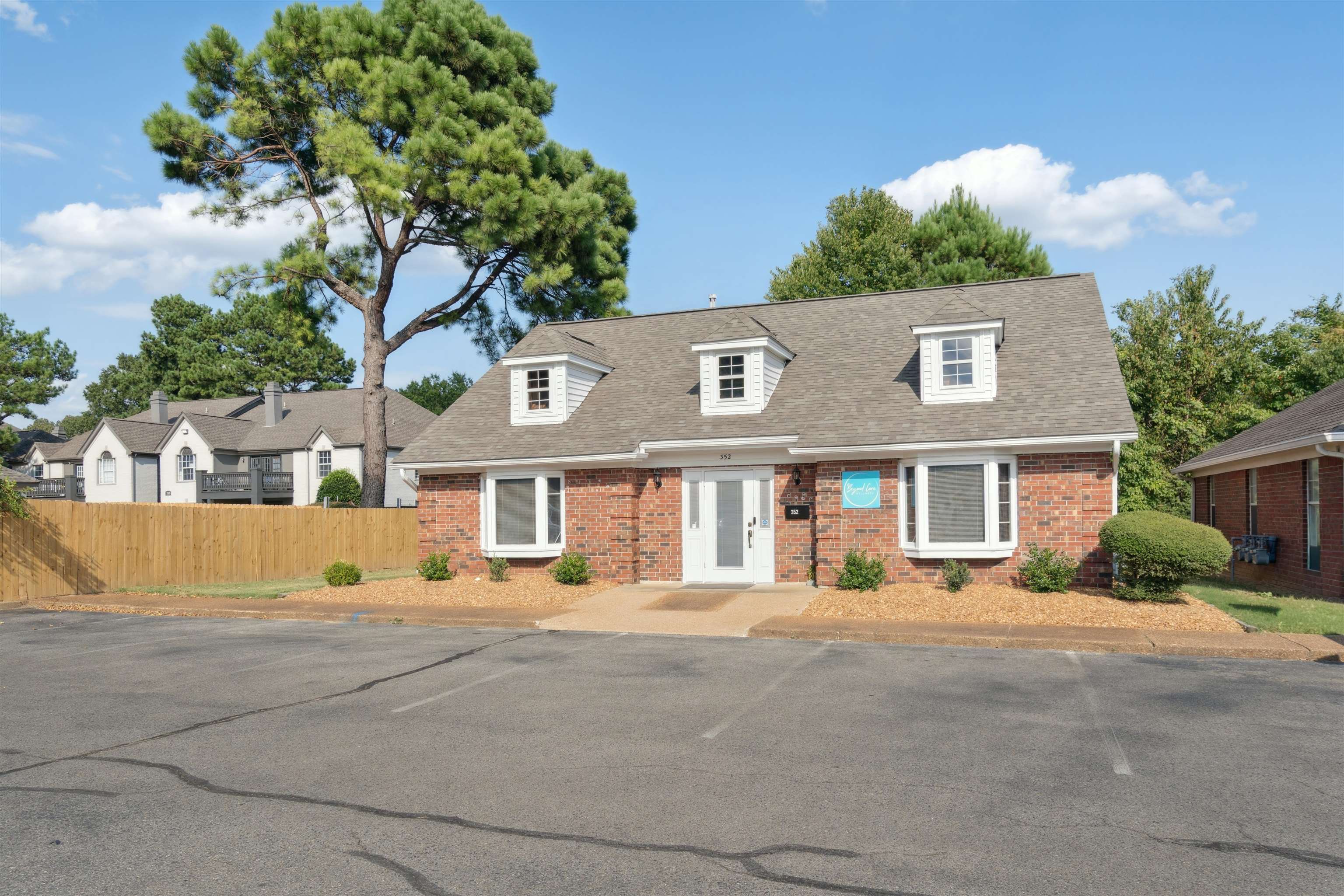 352 POPLAR VIEW LN