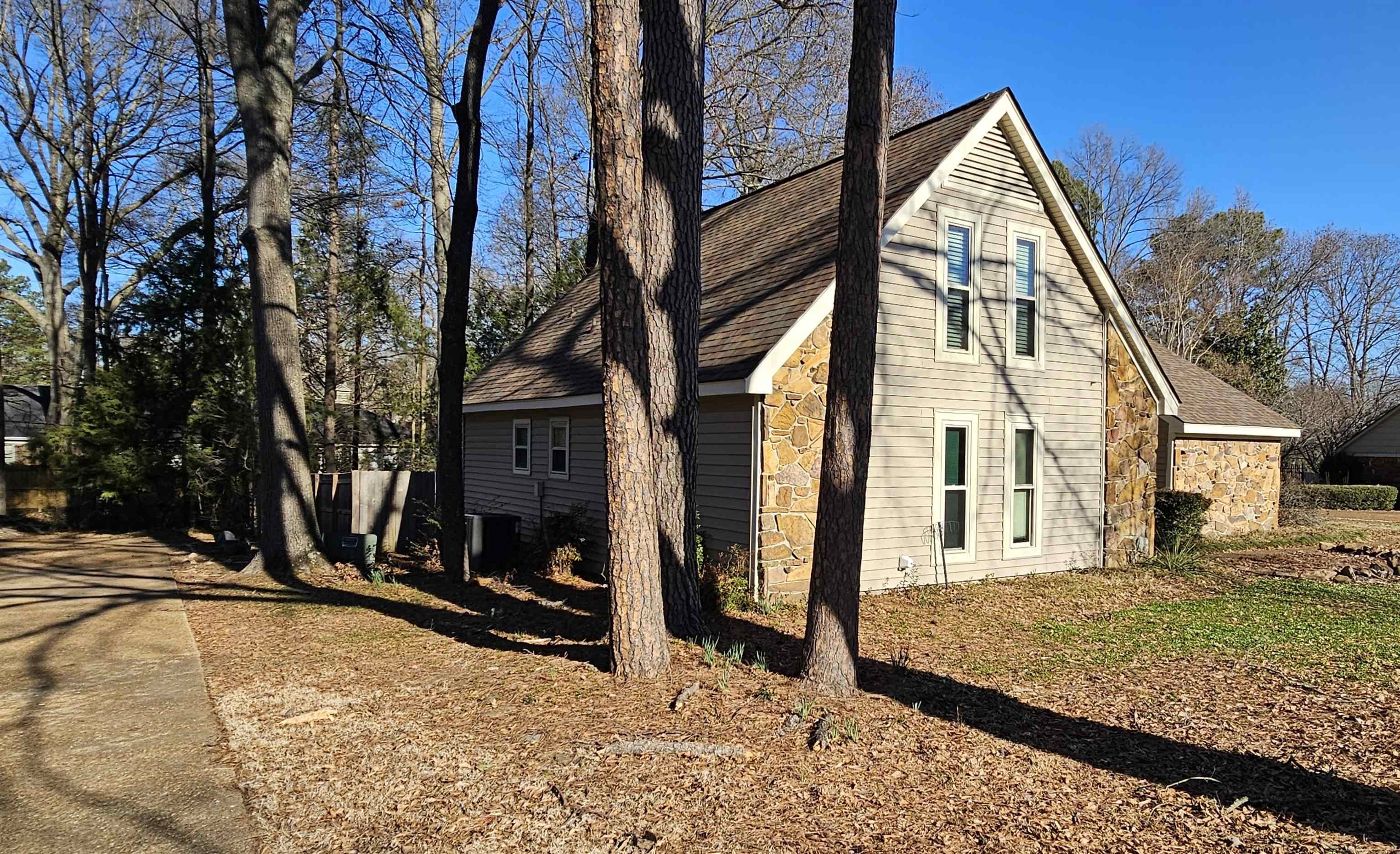 1411 POPLAR RIDGE DR