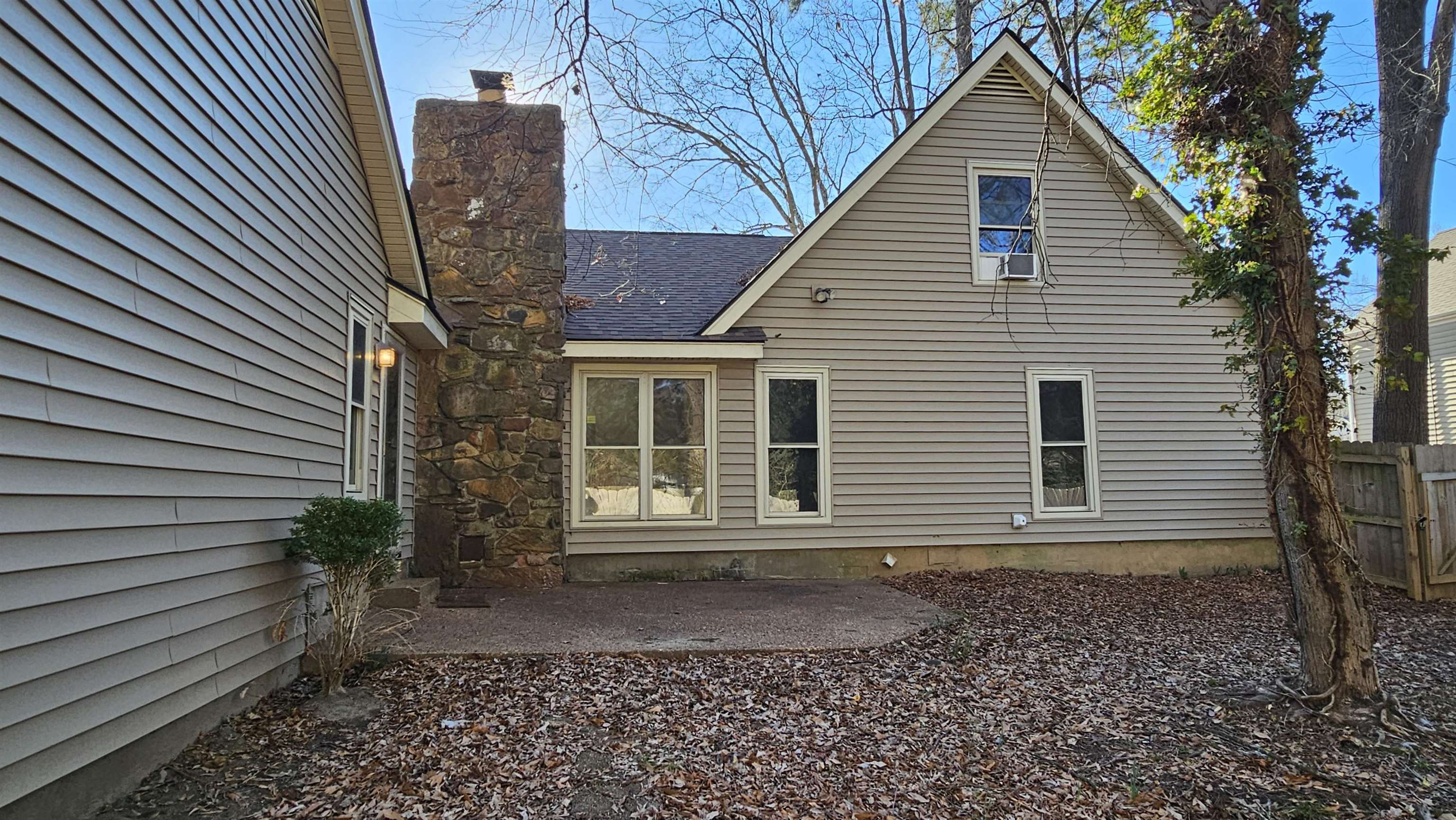 1411 POPLAR RIDGE DR