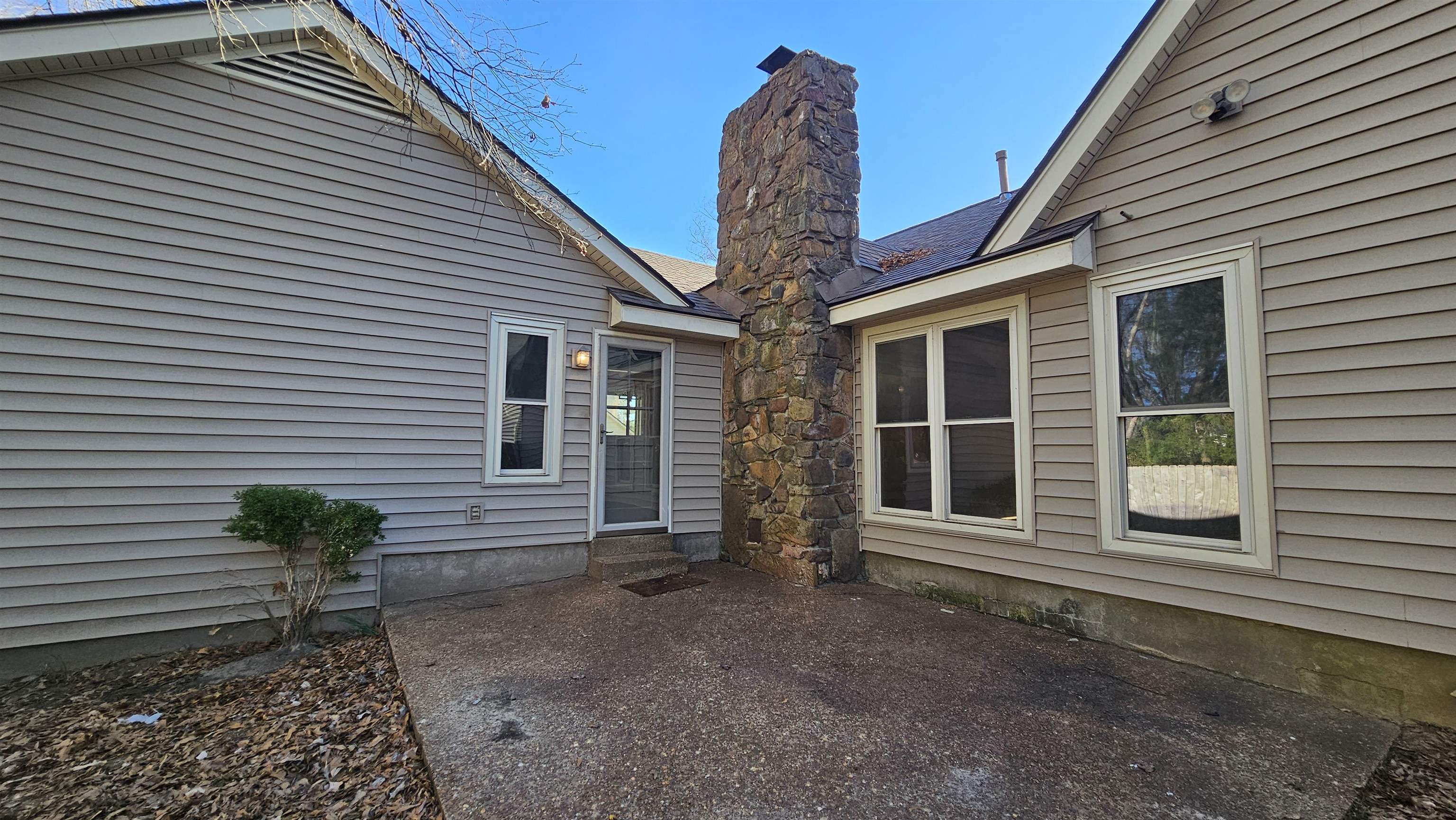 1411 POPLAR RIDGE DR